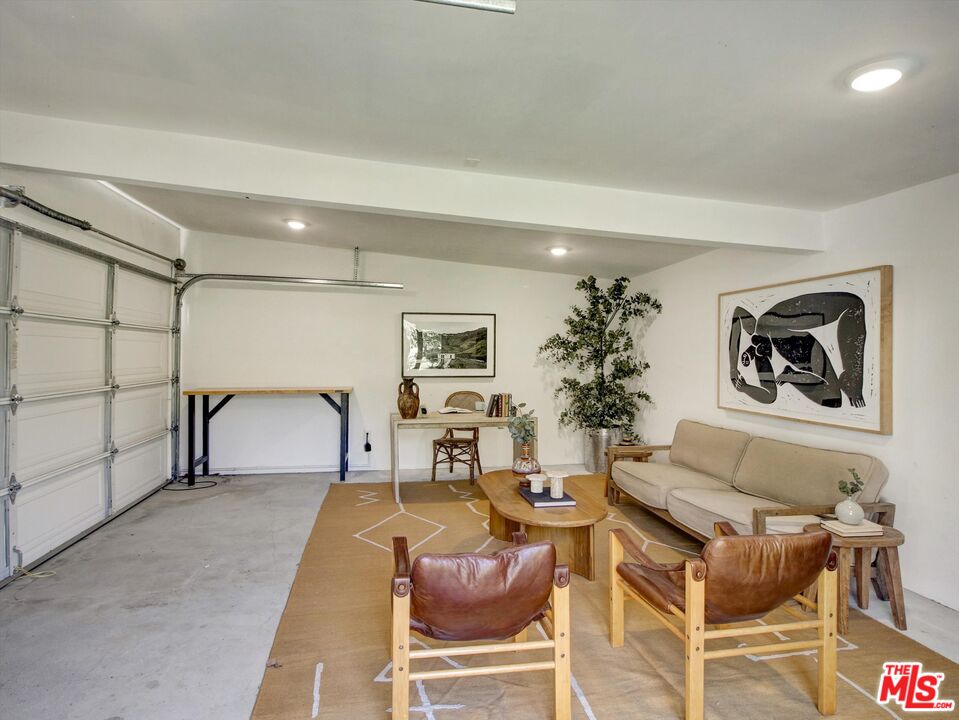 2907 Potomac Ave