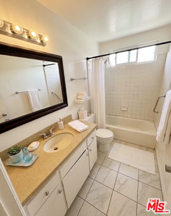 3845 Westwood Blvd Unit: 2