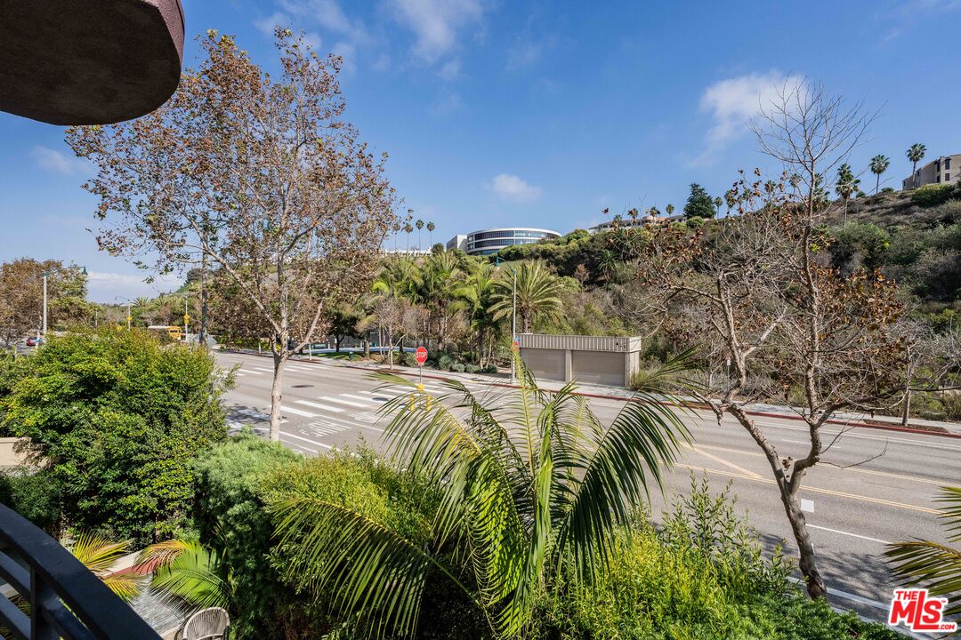 6641 Seabluff Dr