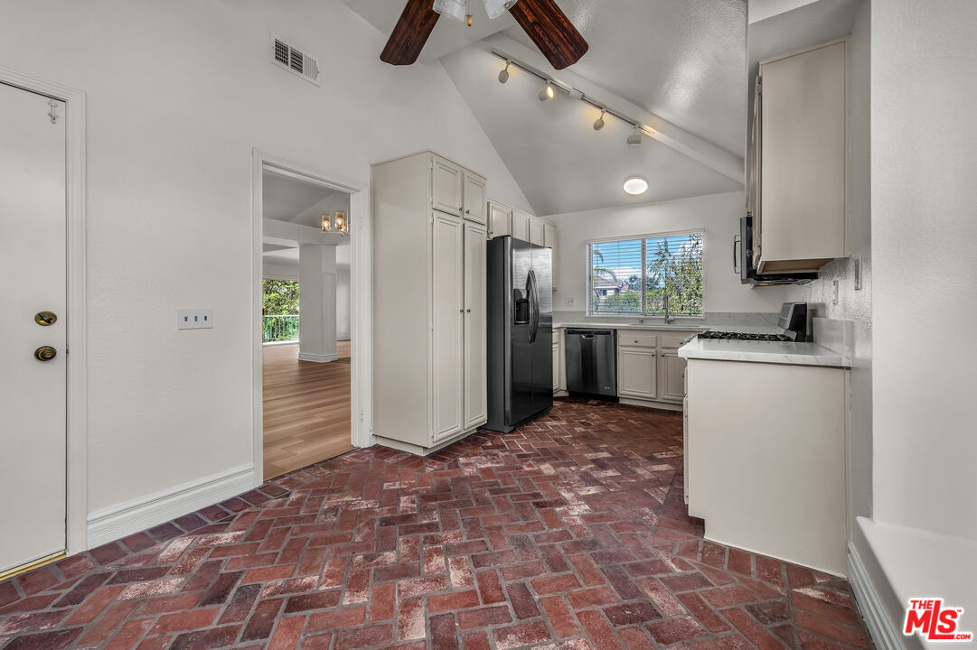455 Kennerick Ln