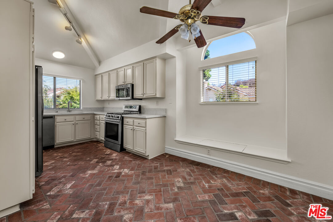 455 Kennerick Ln