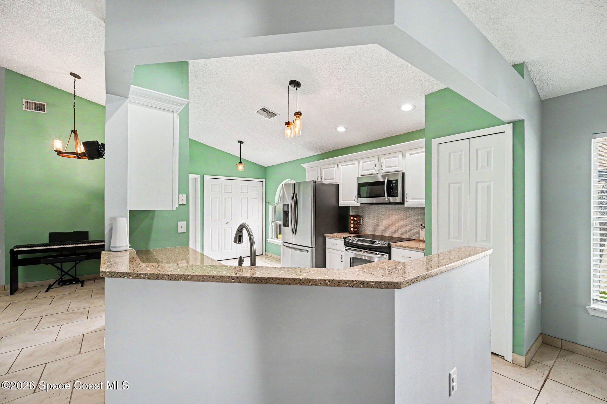 5534 Oak Hollow Drive