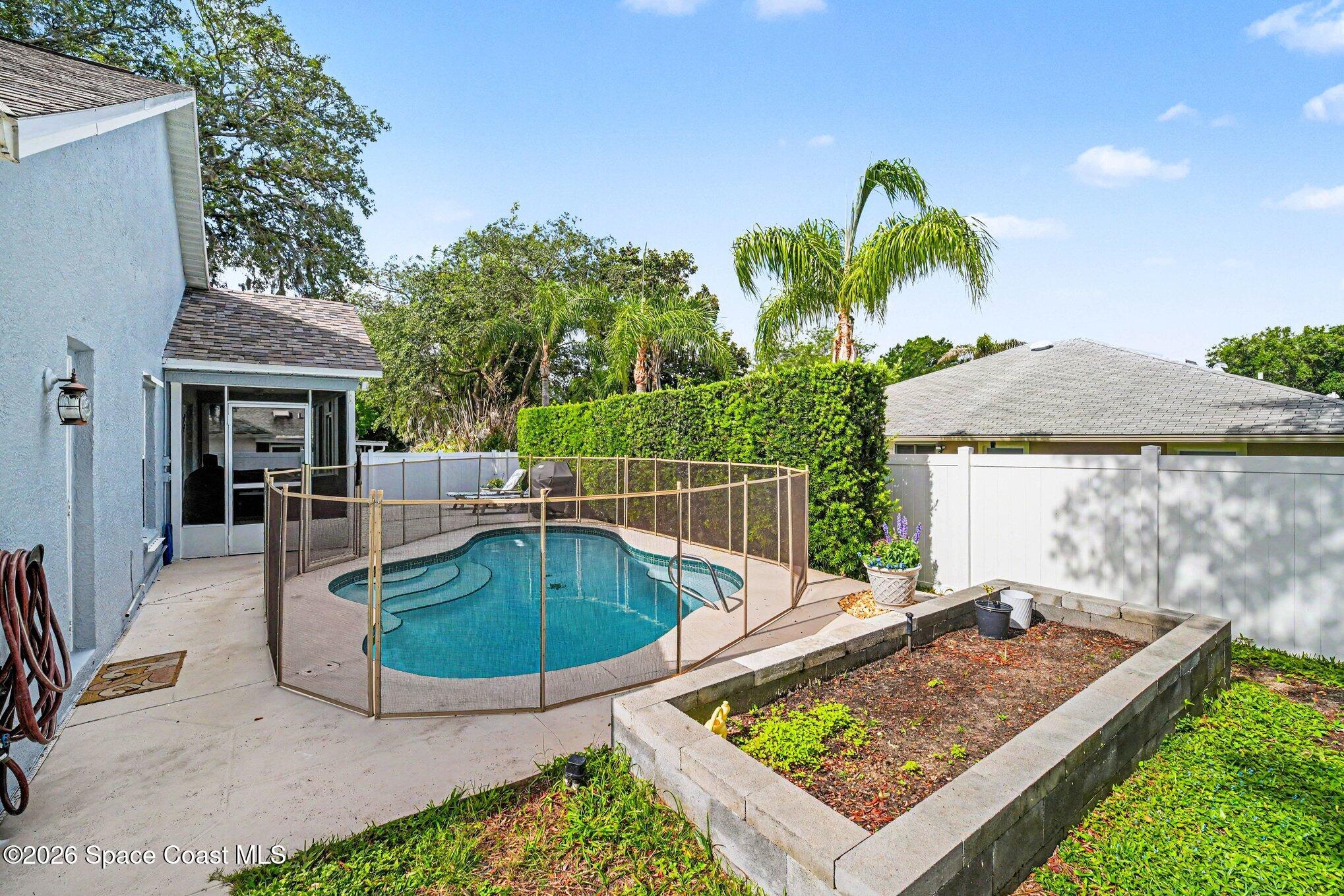 5534 Oak Hollow Drive
