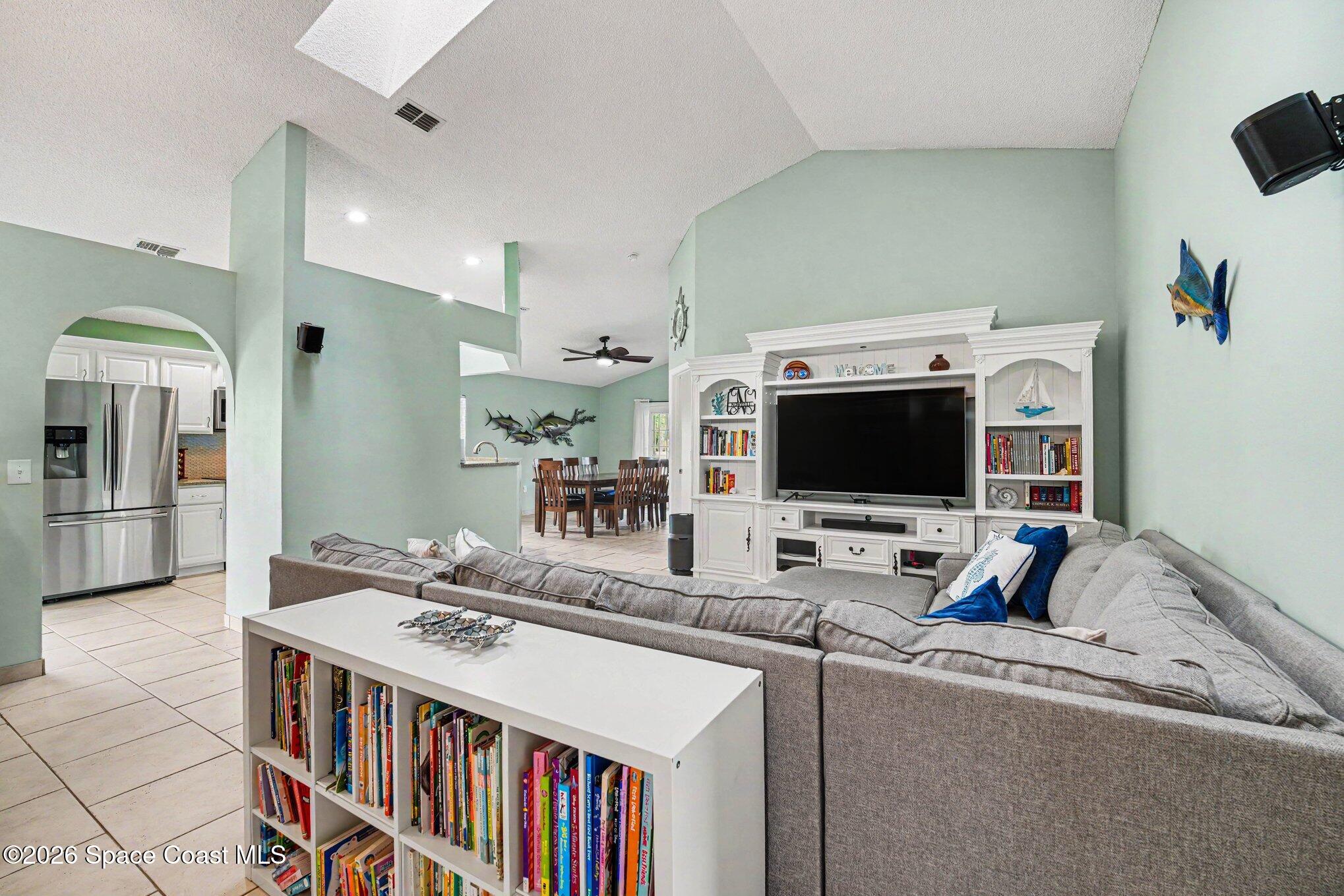 5534 Oak Hollow Drive