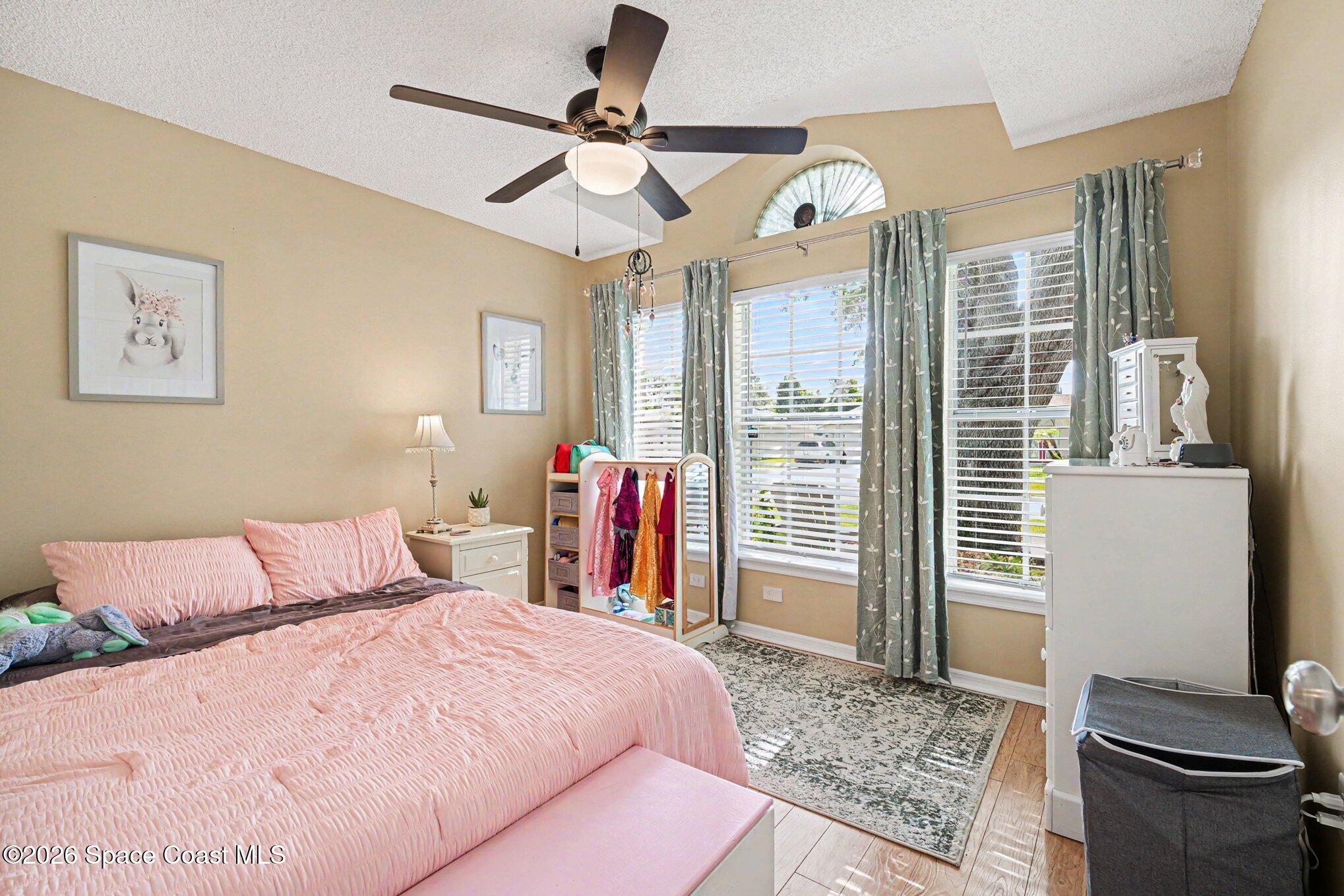 5534 Oak Hollow Drive