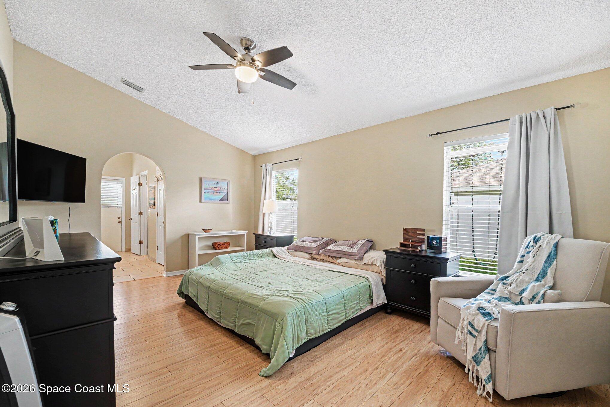 5534 Oak Hollow Drive