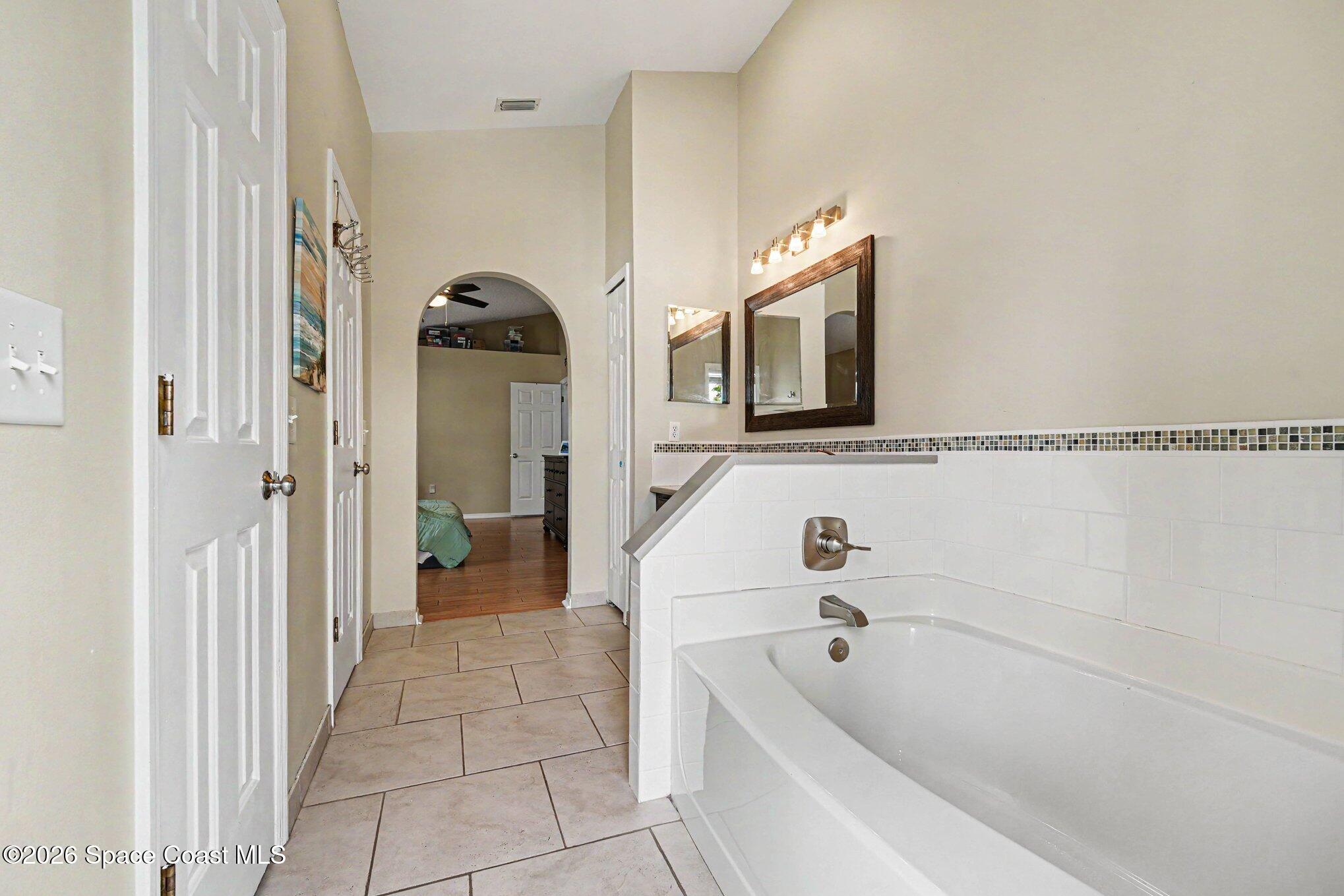5534 Oak Hollow Drive