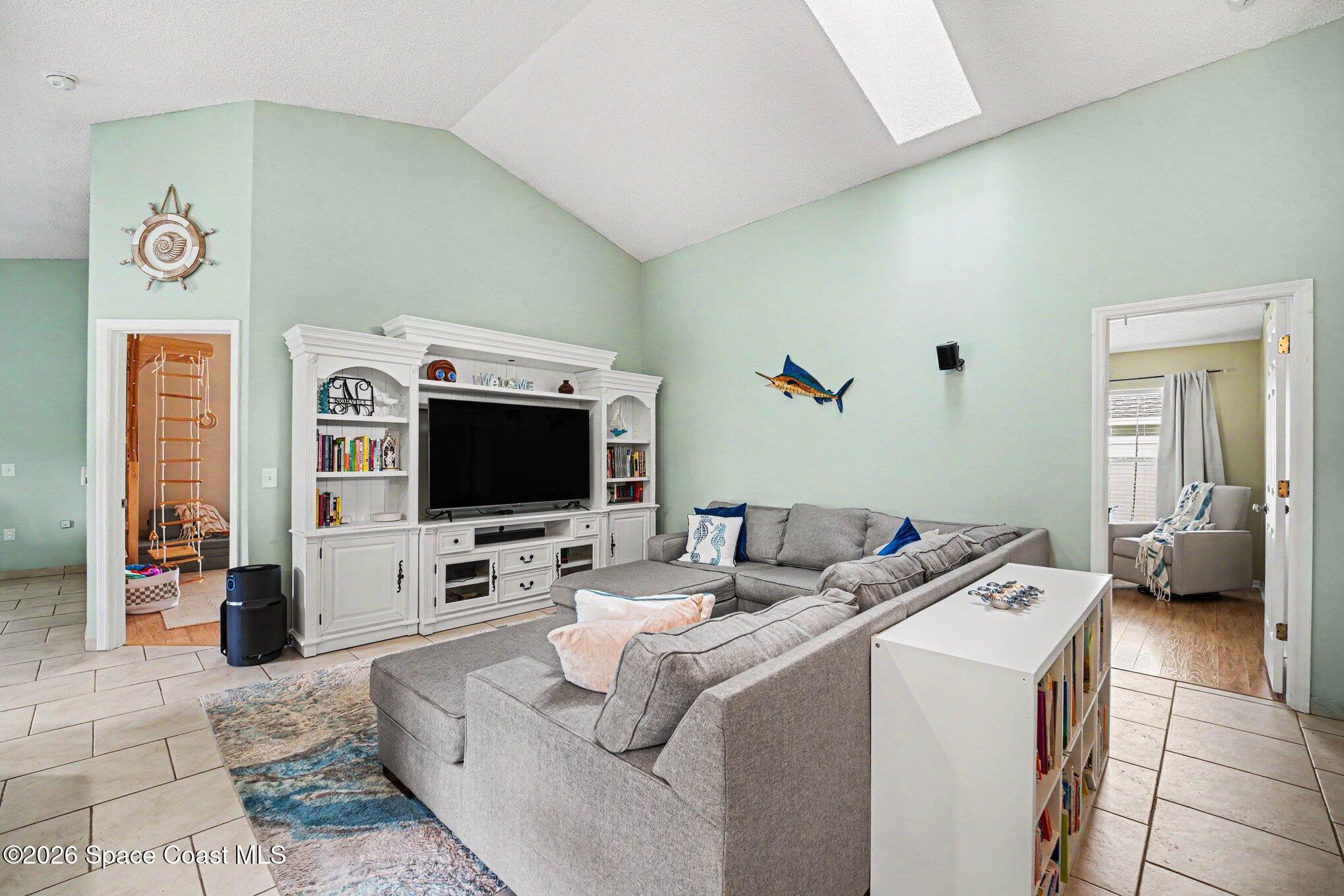 5534 Oak Hollow Drive