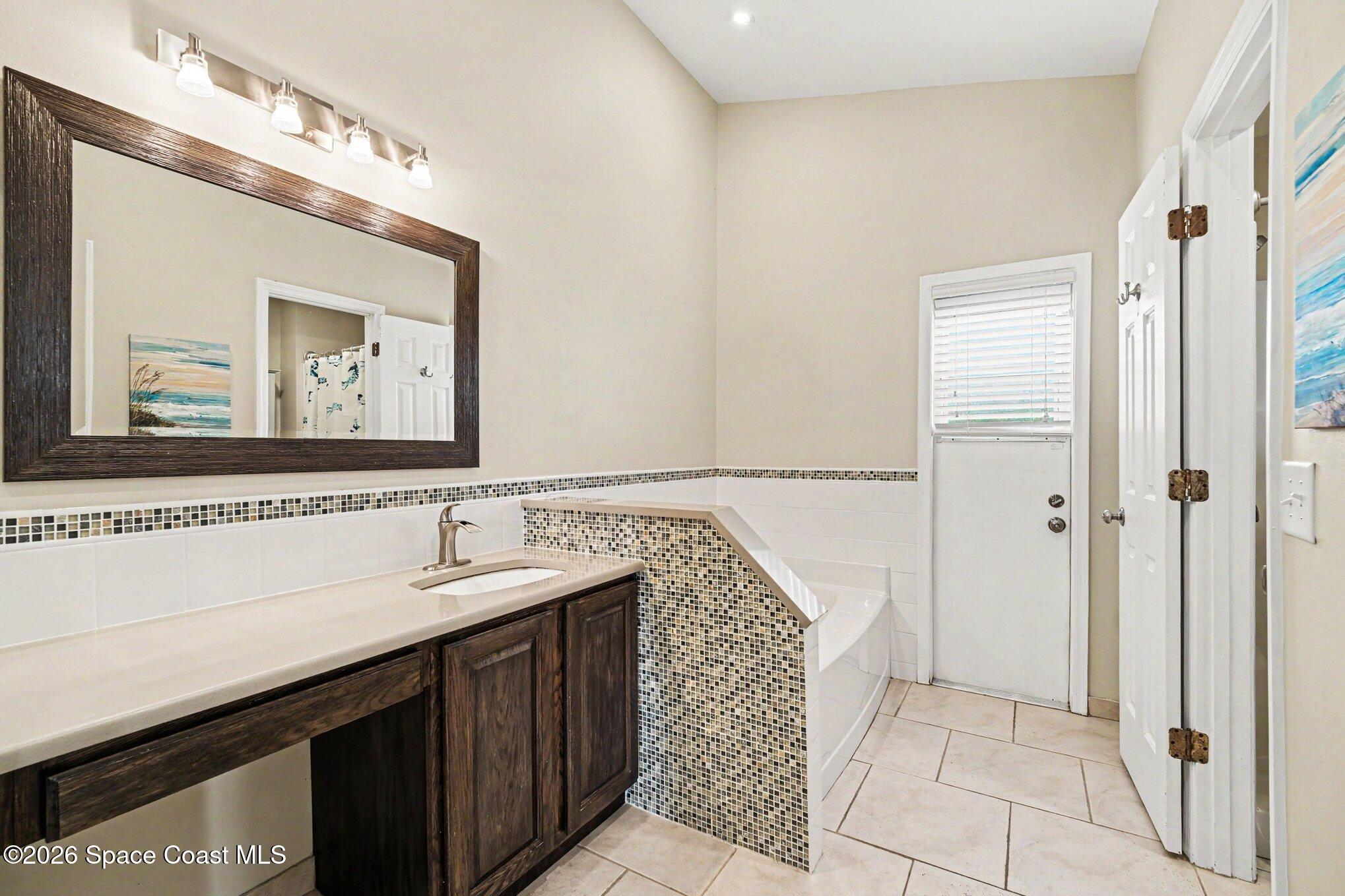 5534 Oak Hollow Drive