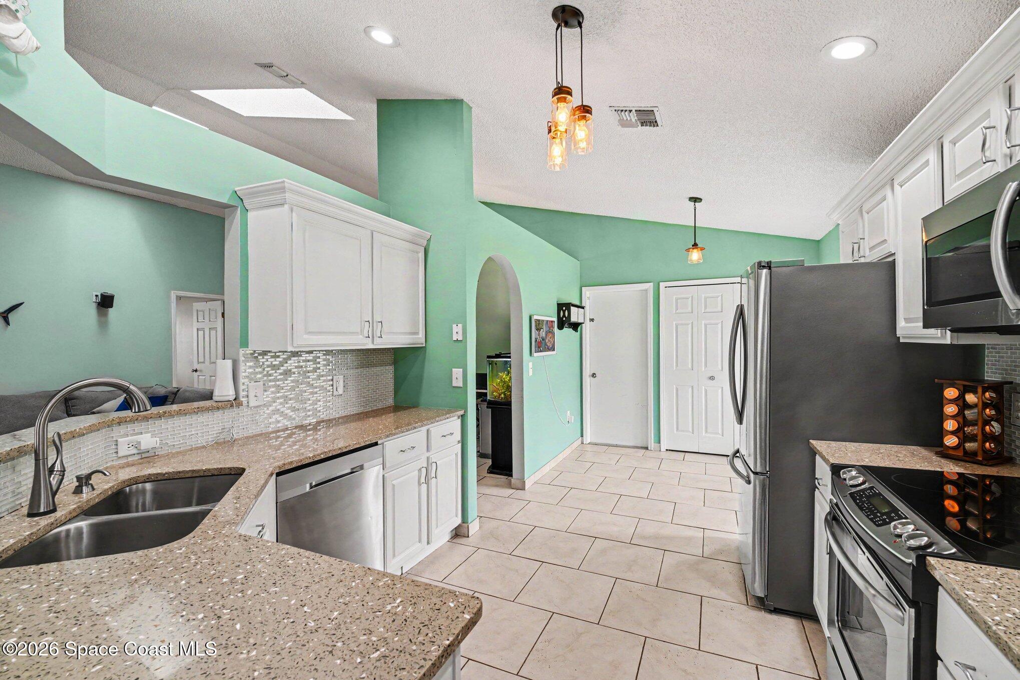 5534 Oak Hollow Drive