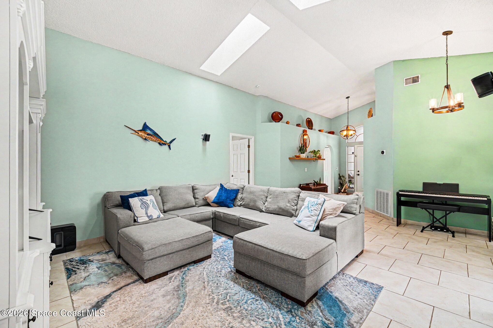5534 Oak Hollow Drive