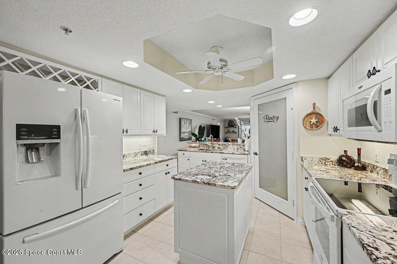 8941 Lake Drive 202