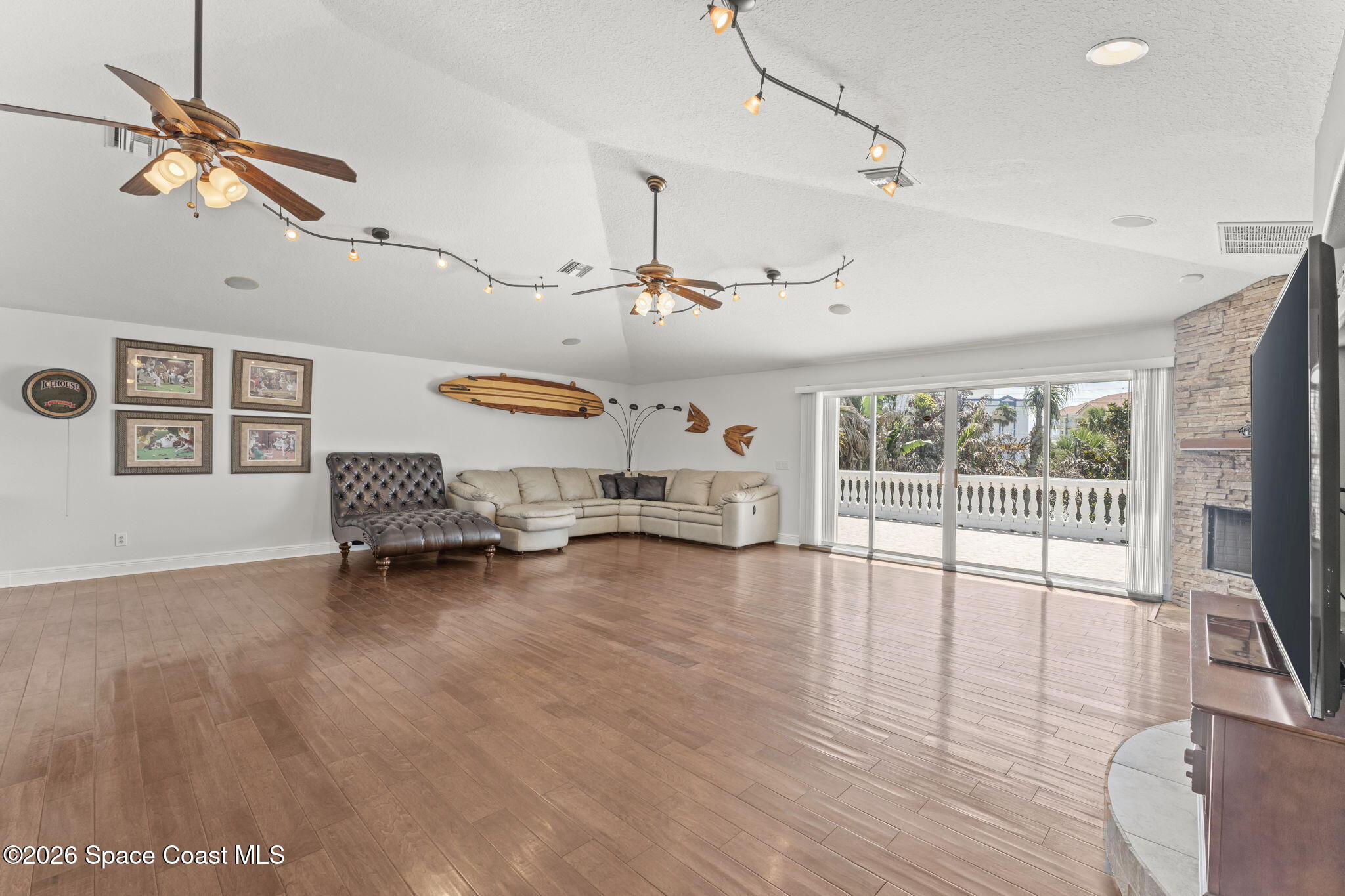 1866 Bel Court