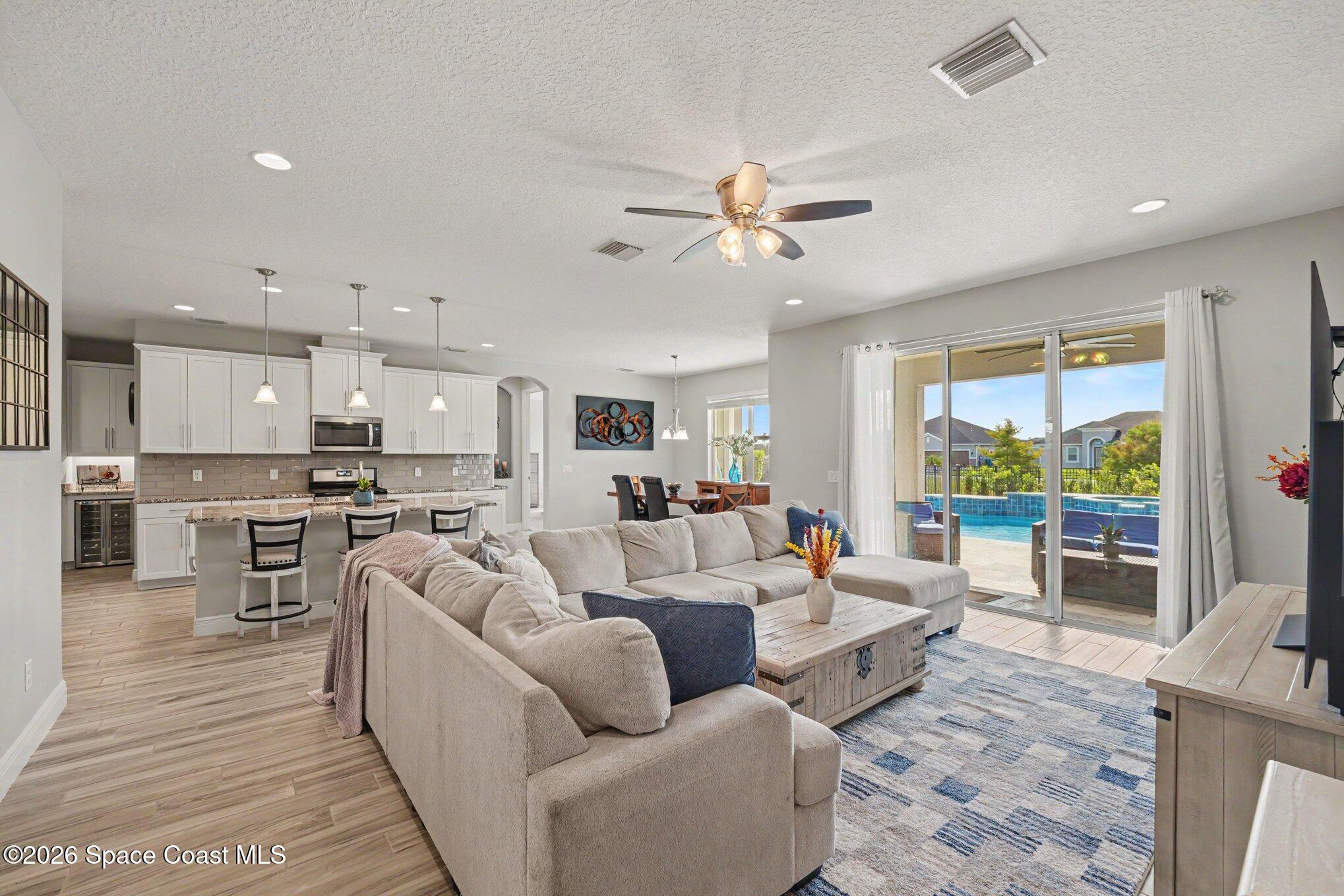 7439 Jazero Place