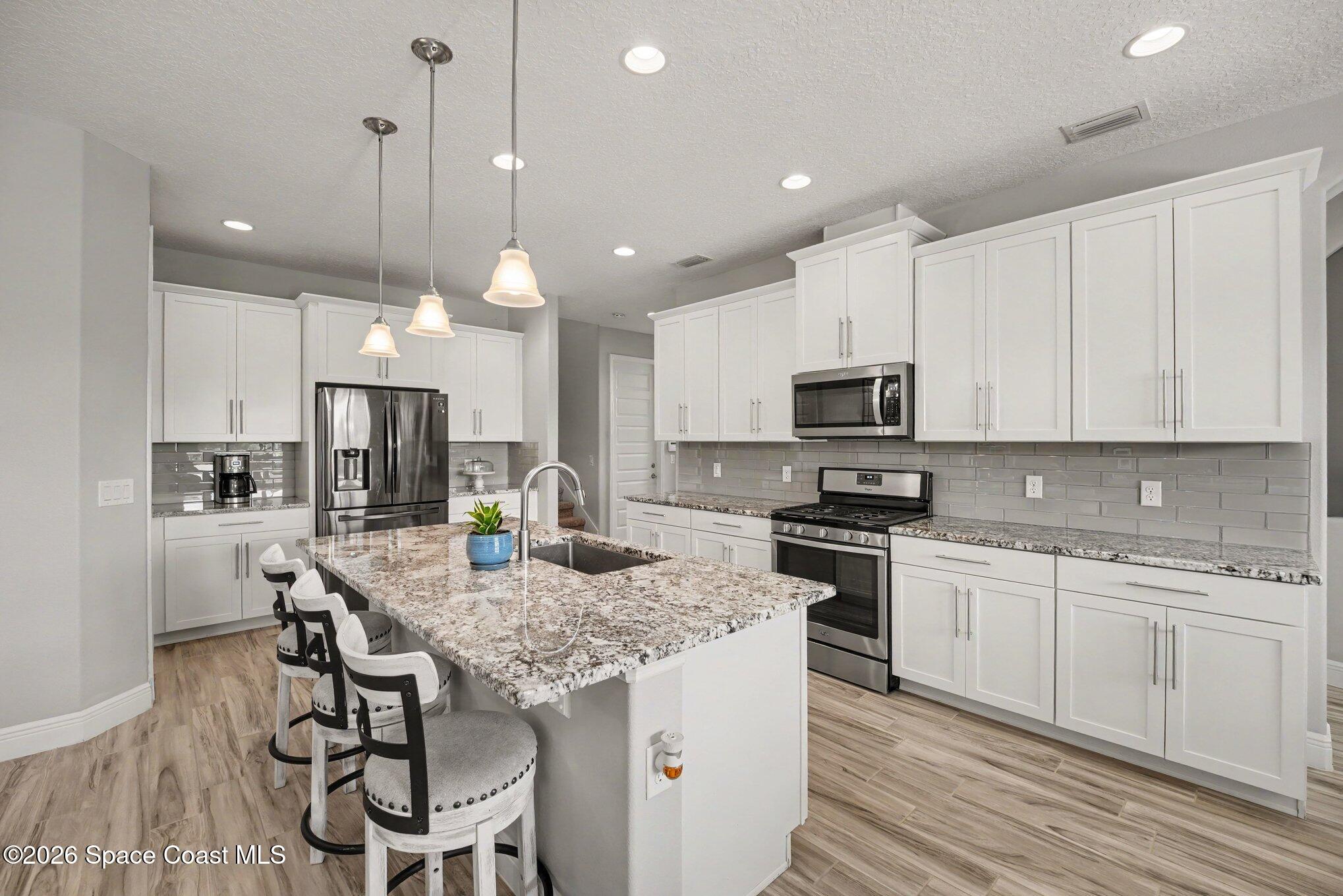 7439 Jazero Place