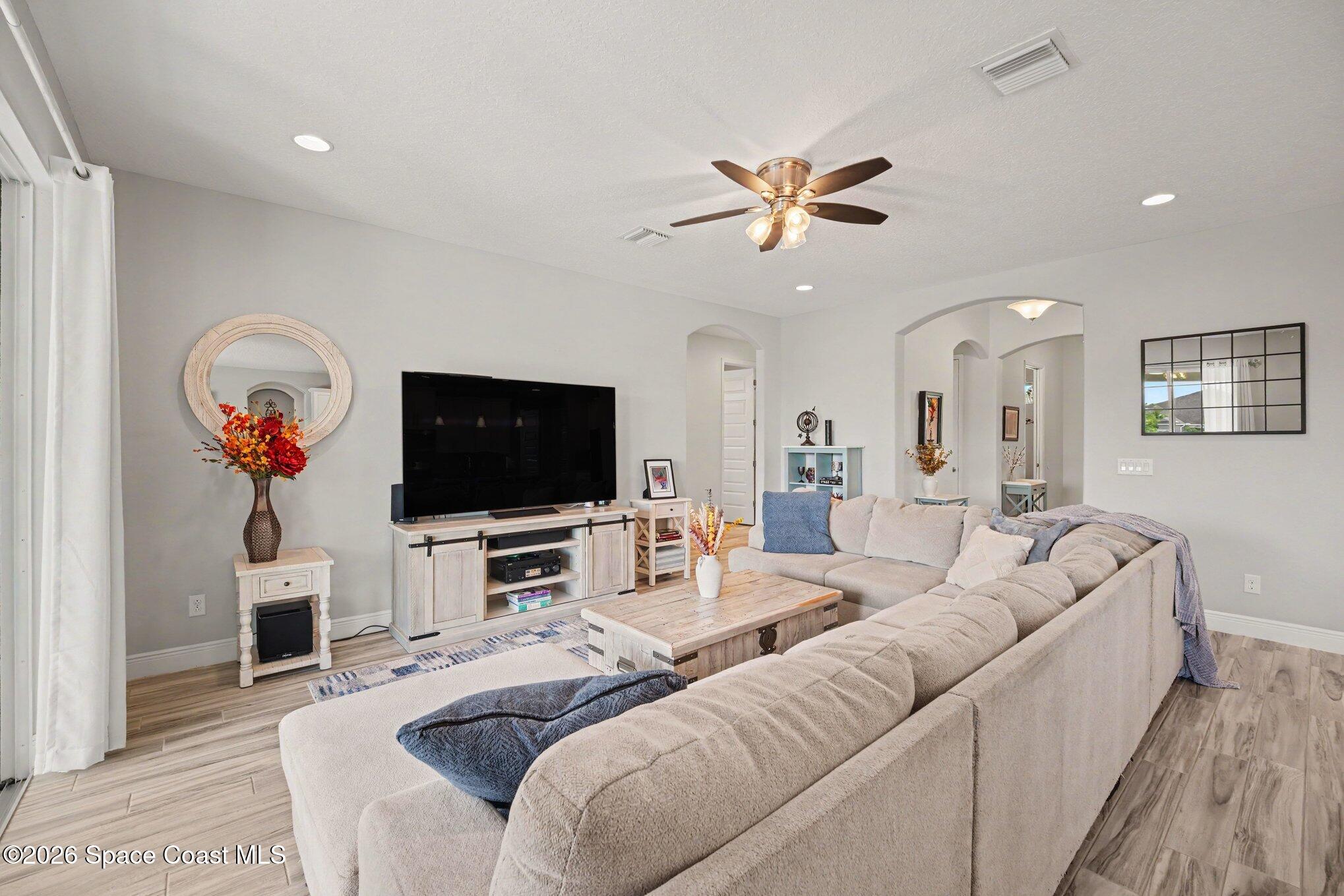 7439 Jazero Place