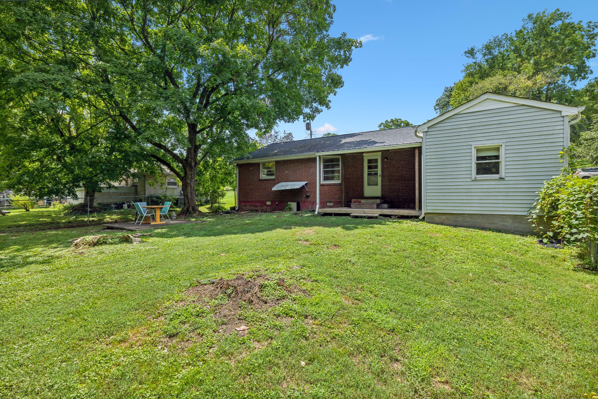 3912 W Valley Dr