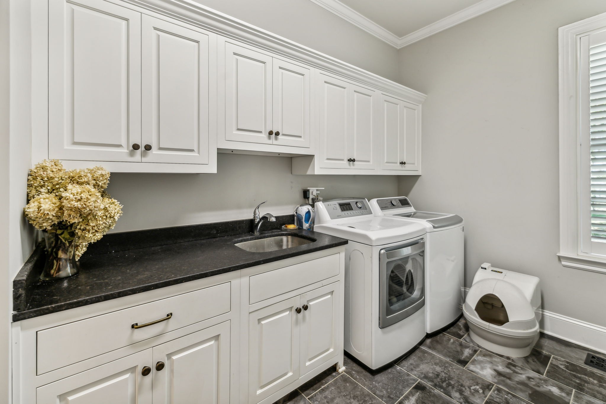 1517 Registry Row