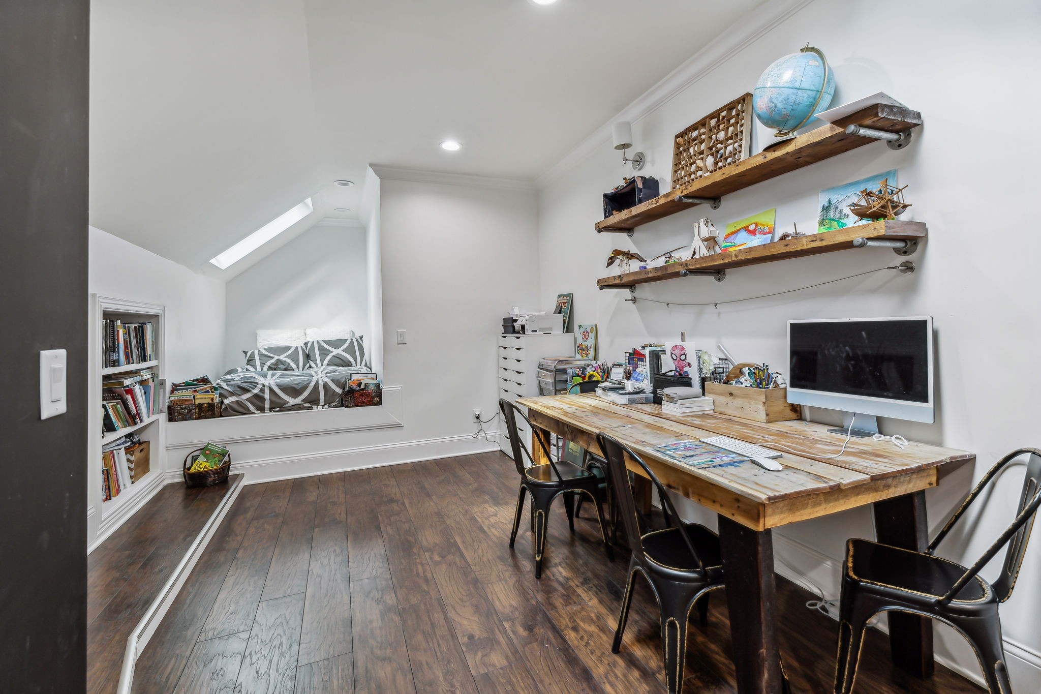 1517 Registry Row