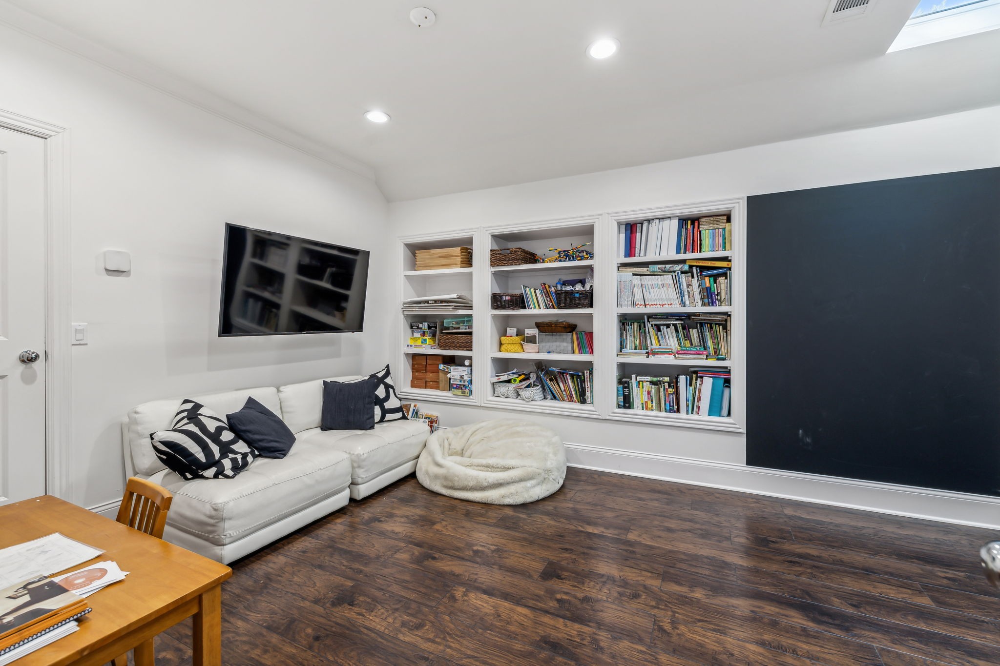 1517 Registry Row