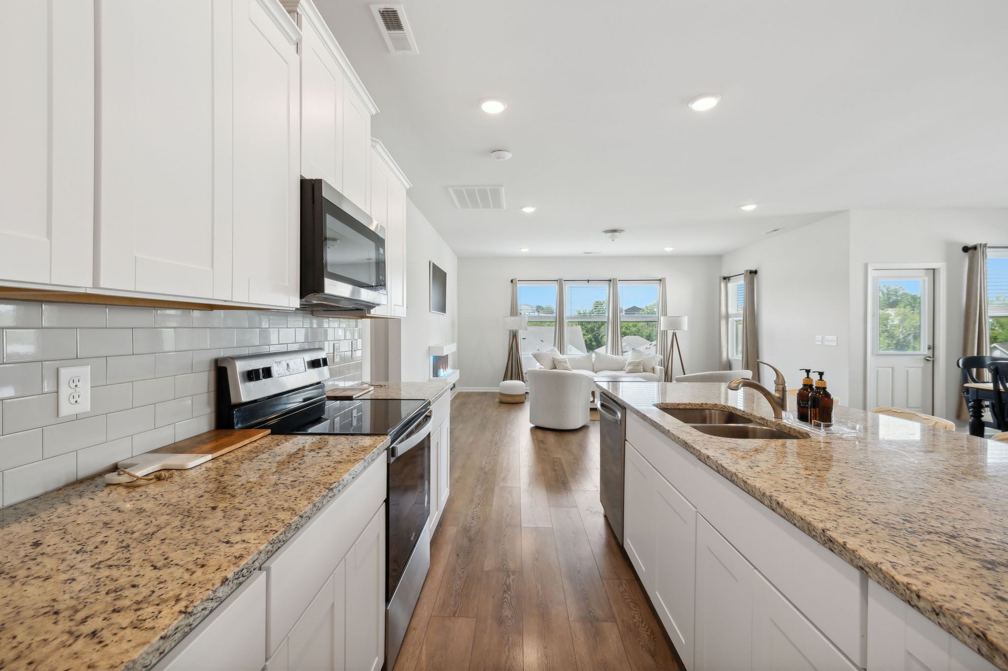 3421 Hattie Ln