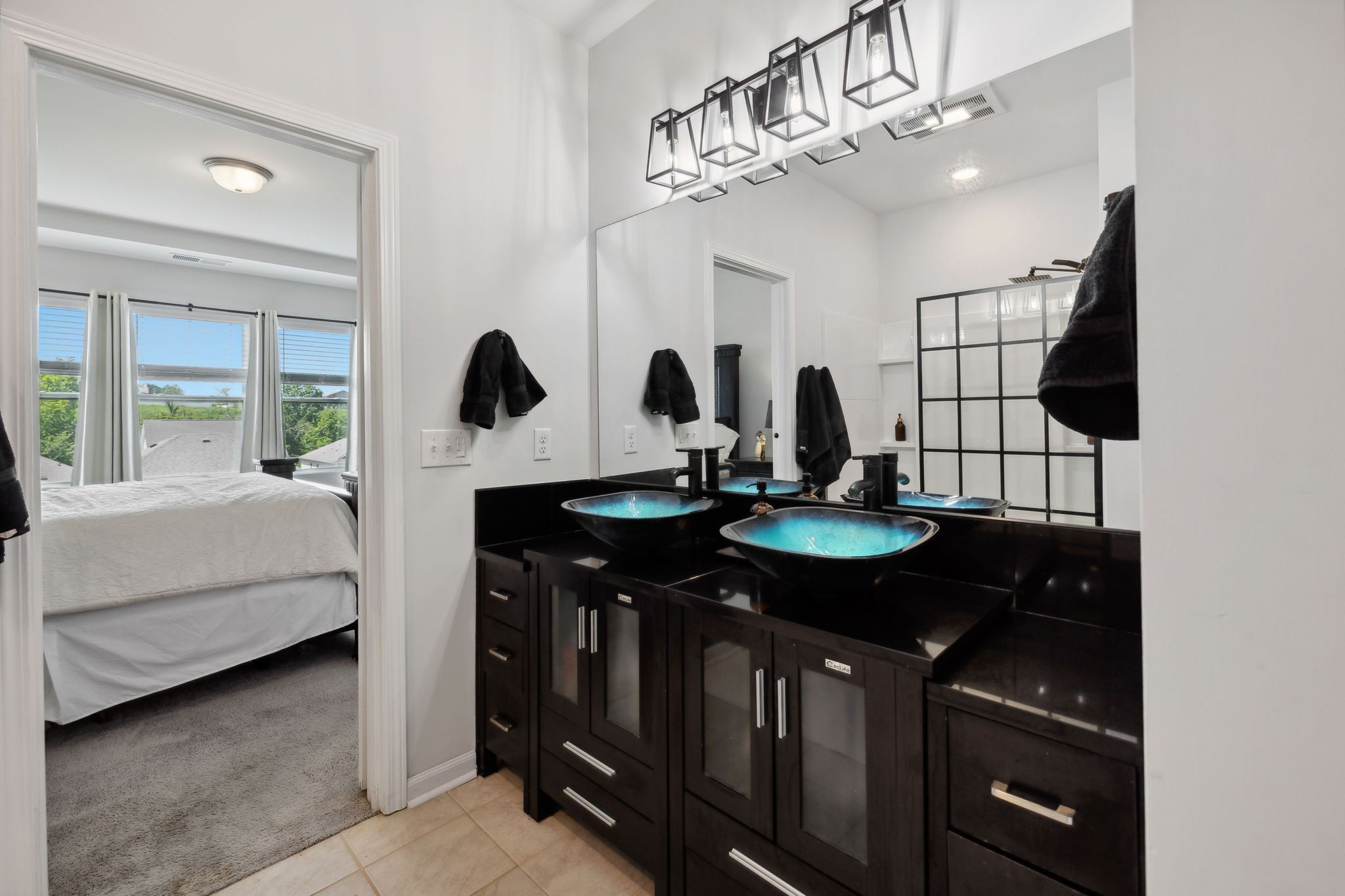 3421 Hattie Ln