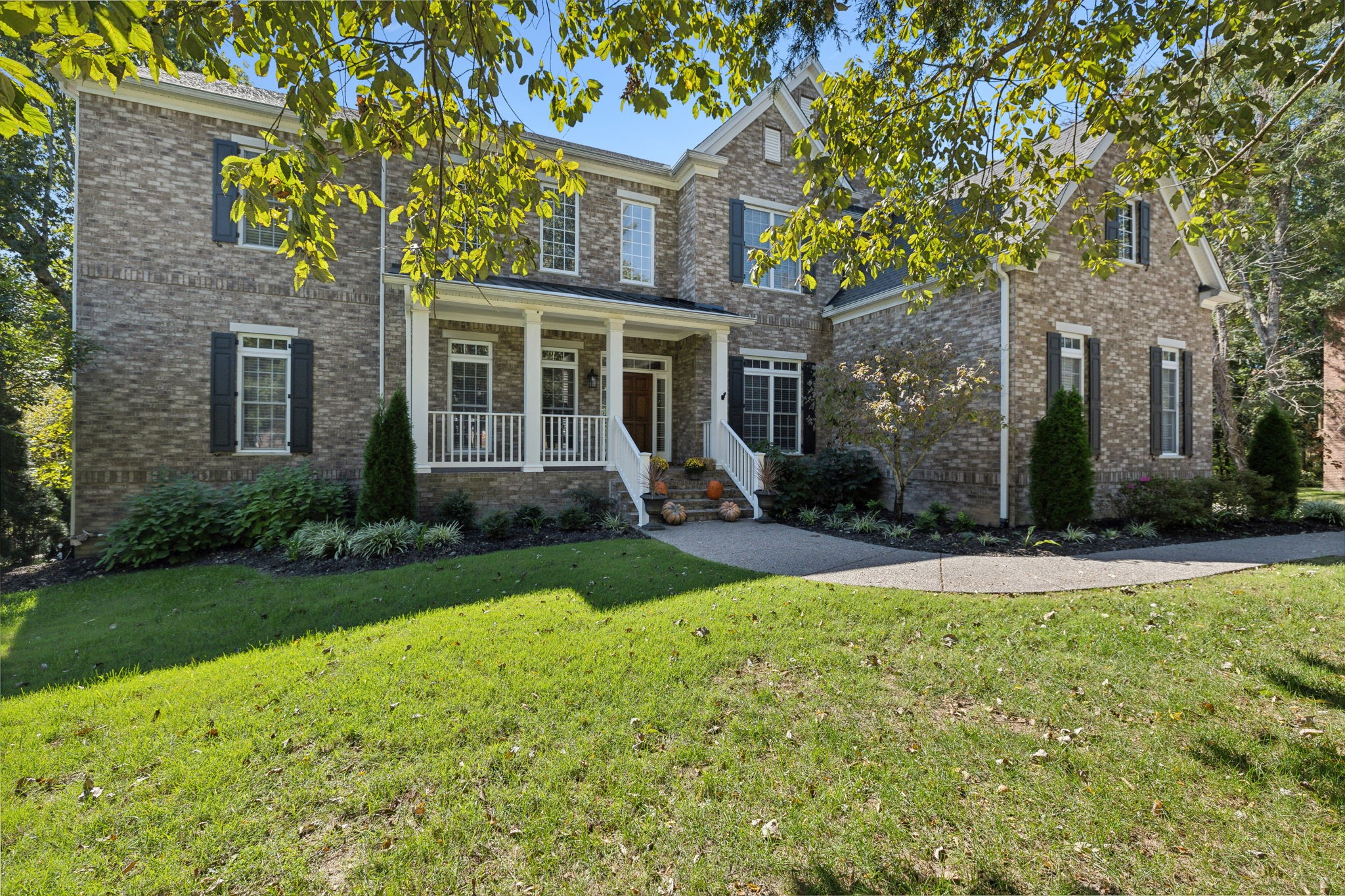 6884 Walnut Hills Dr