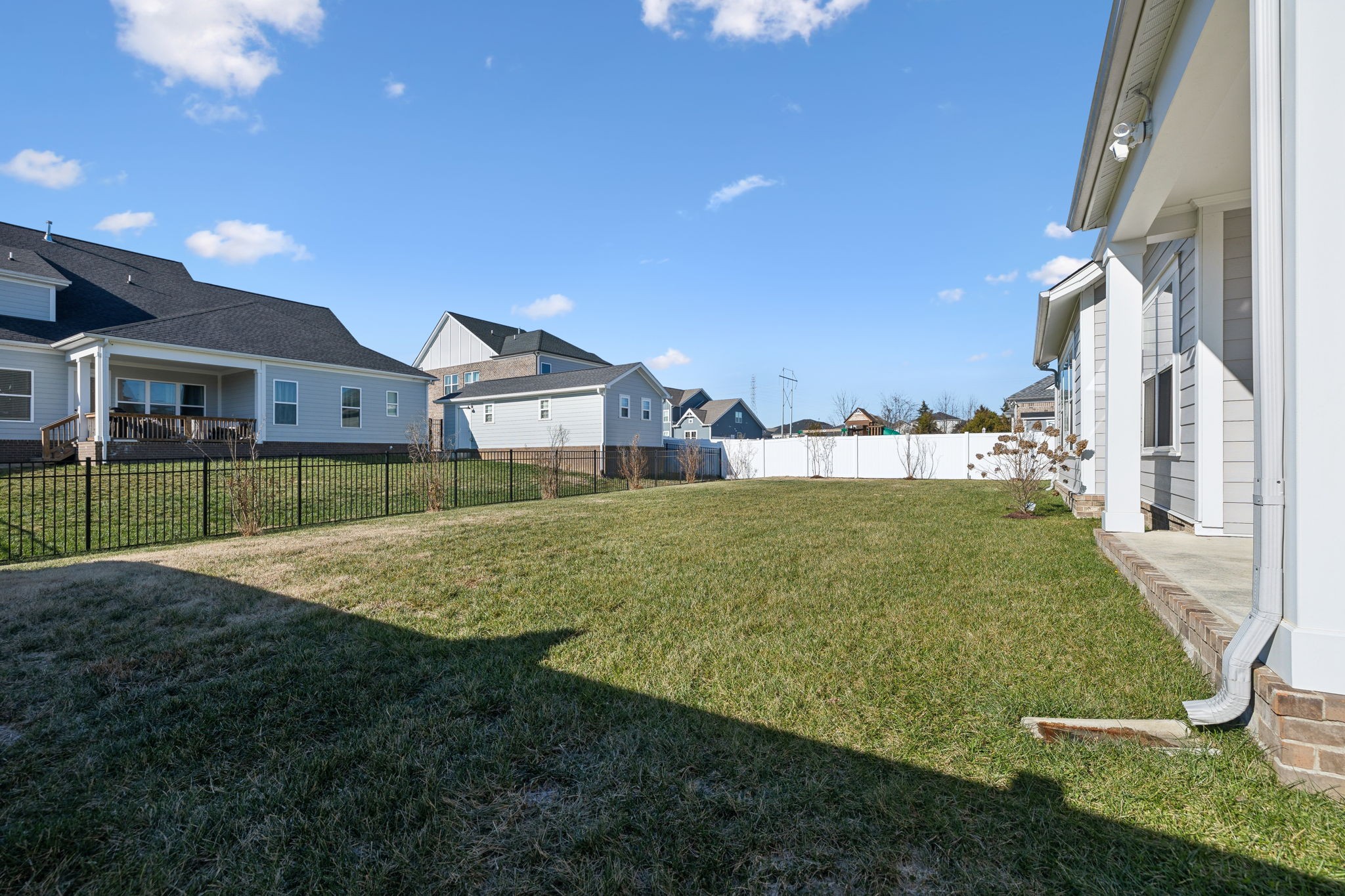 907 McCalmont Way