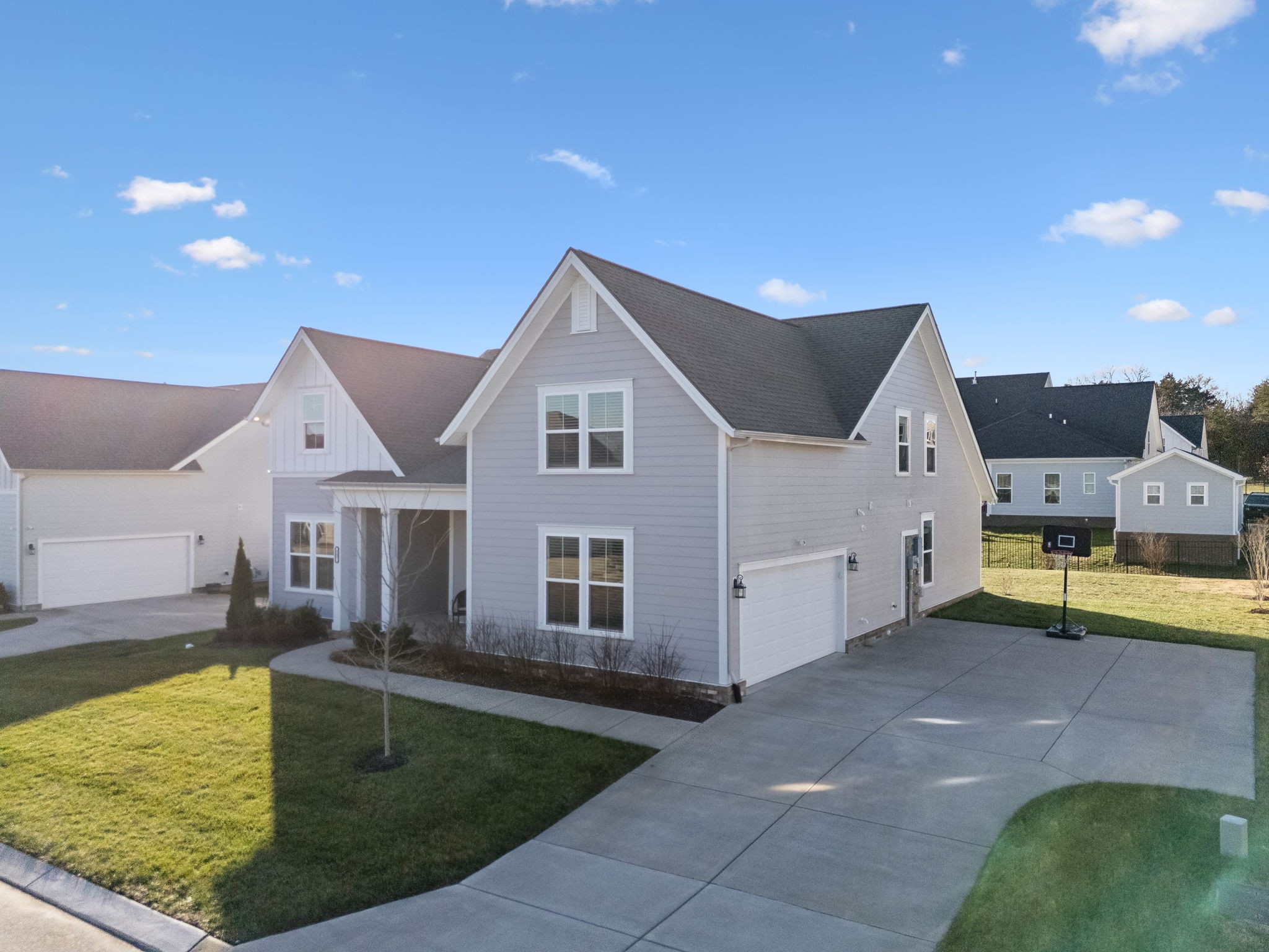 907 McCalmont Way