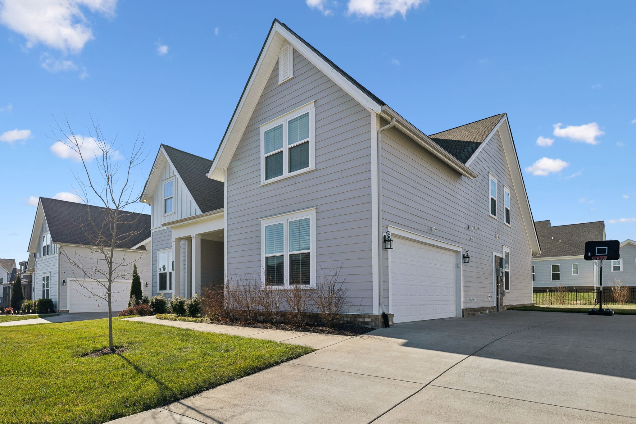 907 McCalmont Way