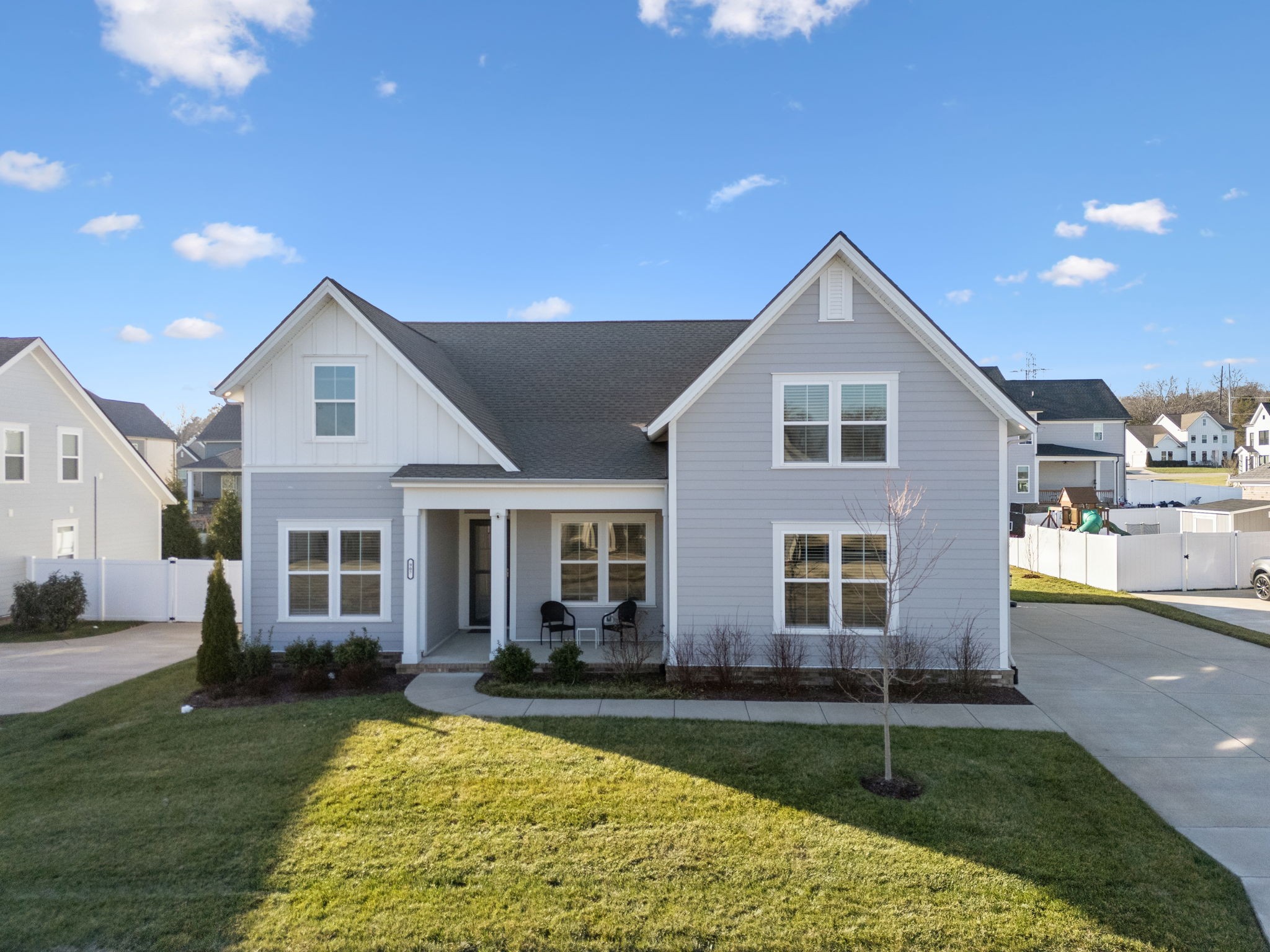 907 McCalmont Way