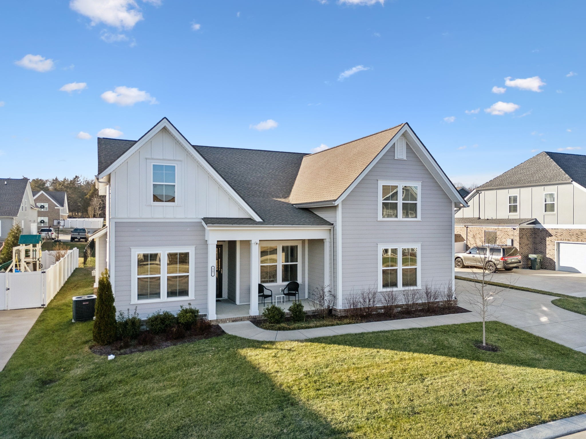 907 McCalmont Way