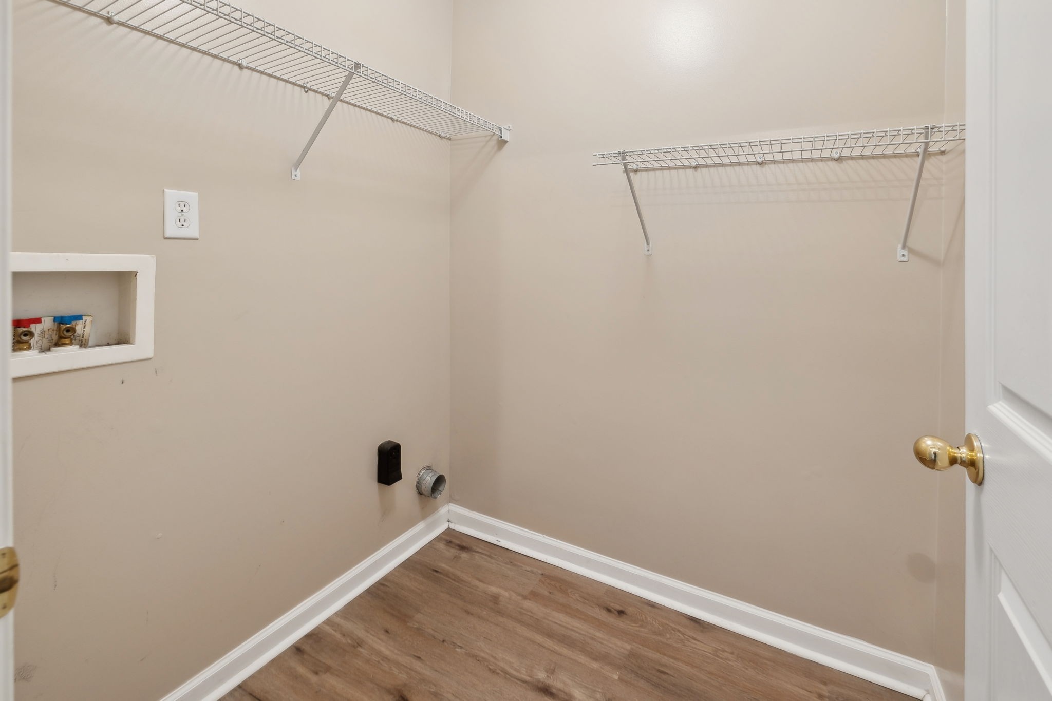 221 Maxwell Pl