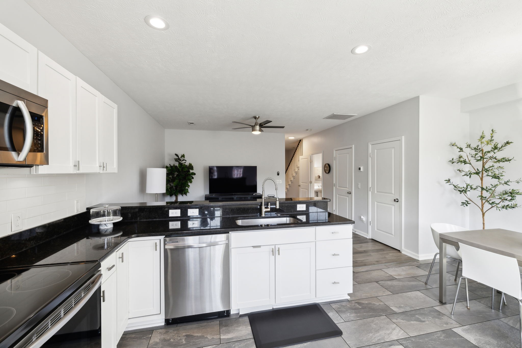 605 Longfellow Ln