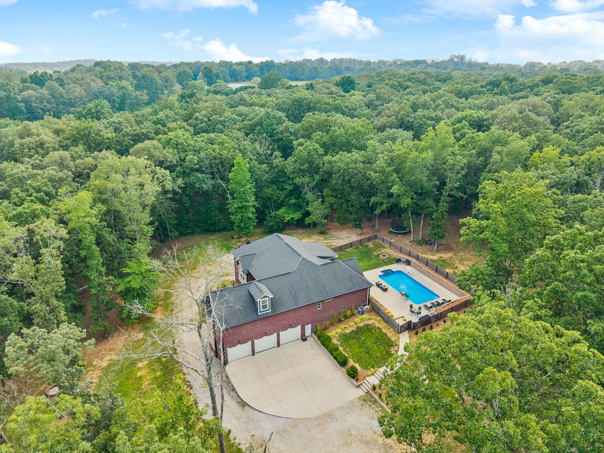 121 Regency Ln