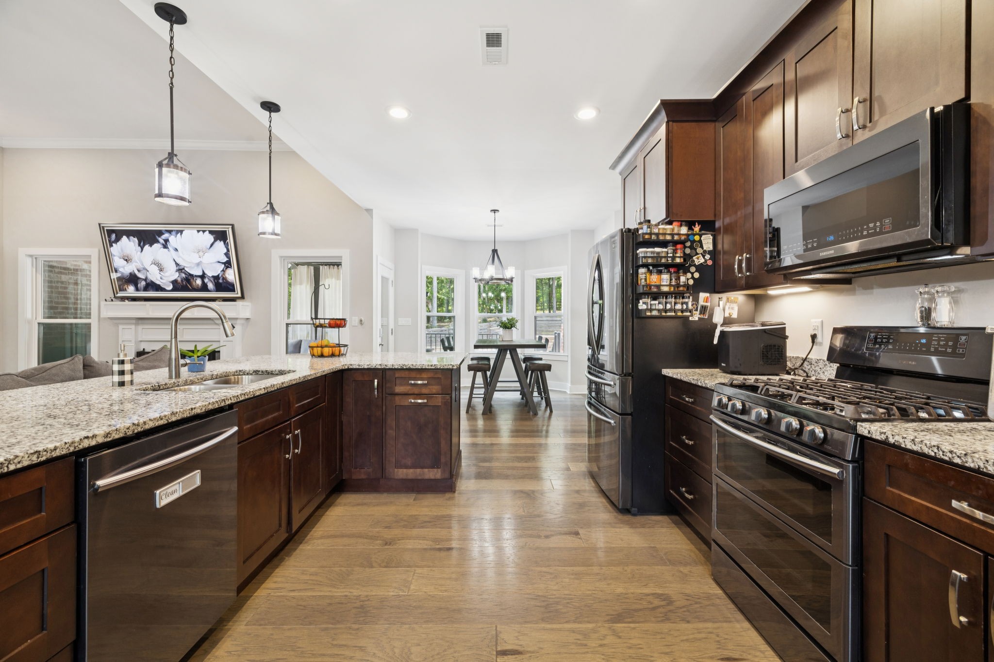 121 Regency Ln