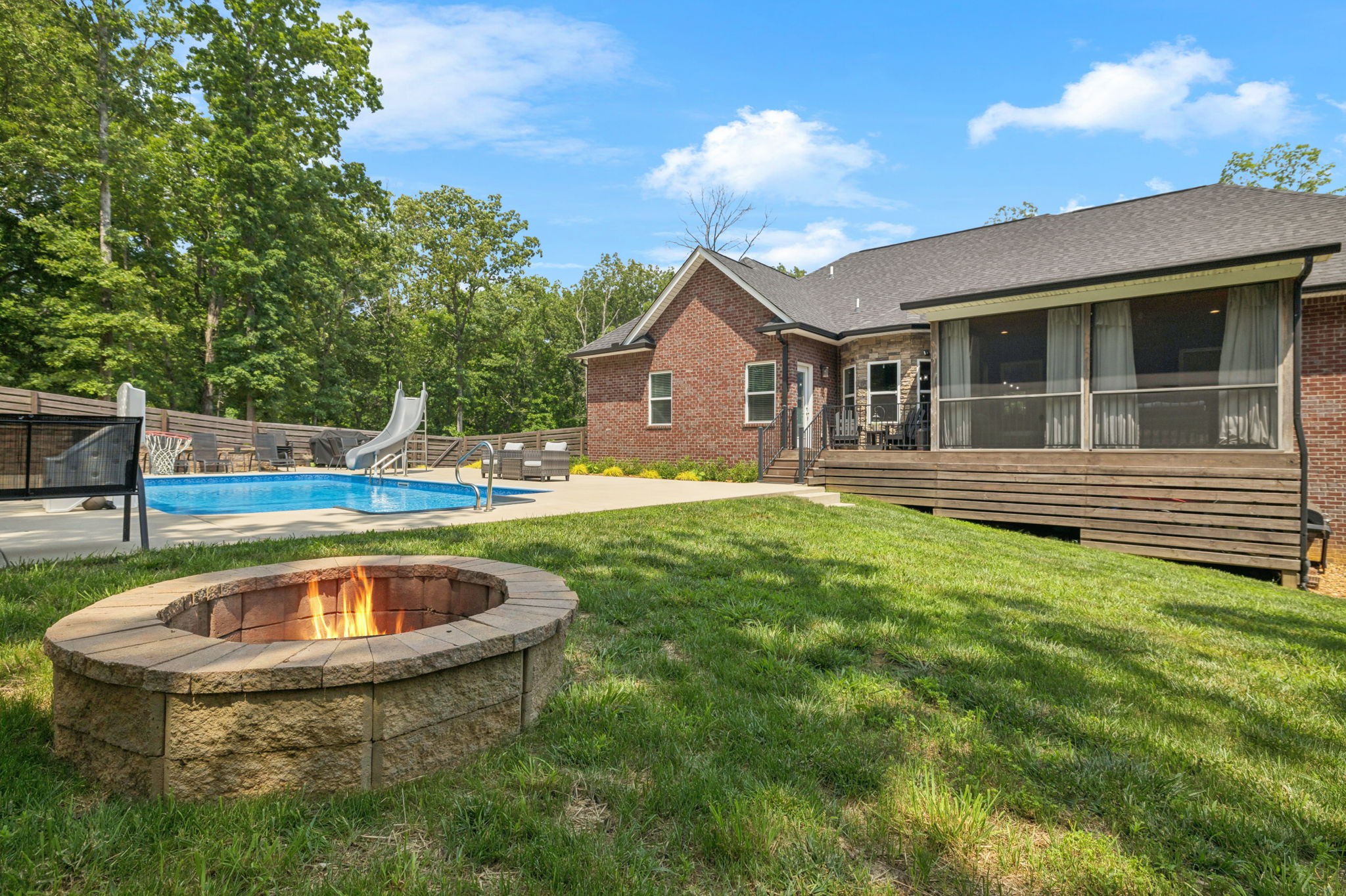 121 Regency Ln