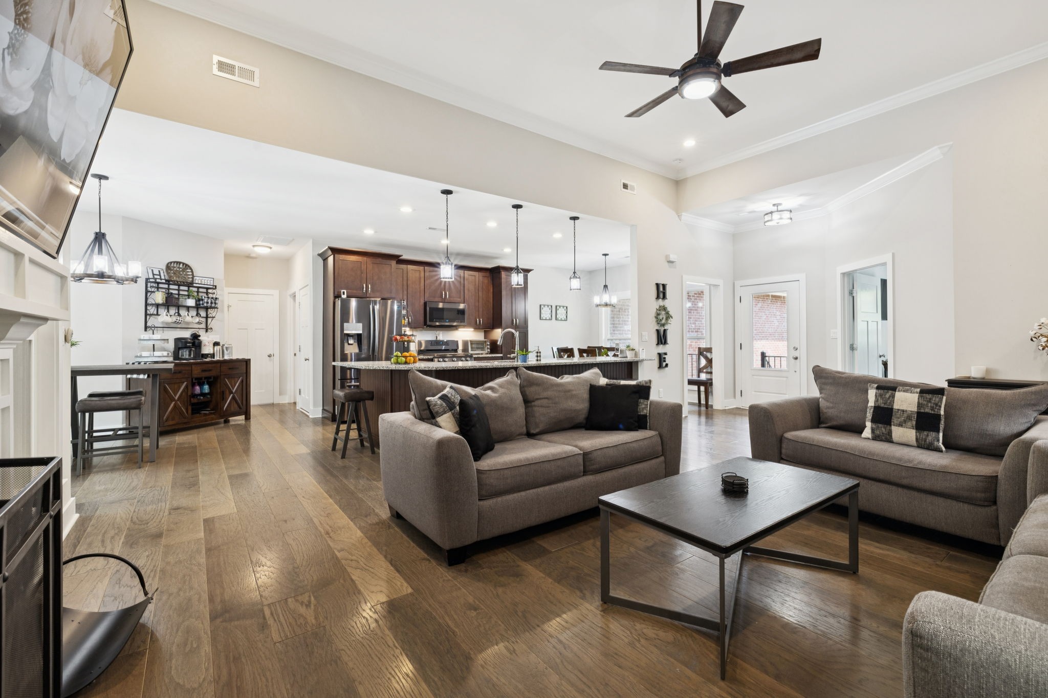 121 Regency Ln
