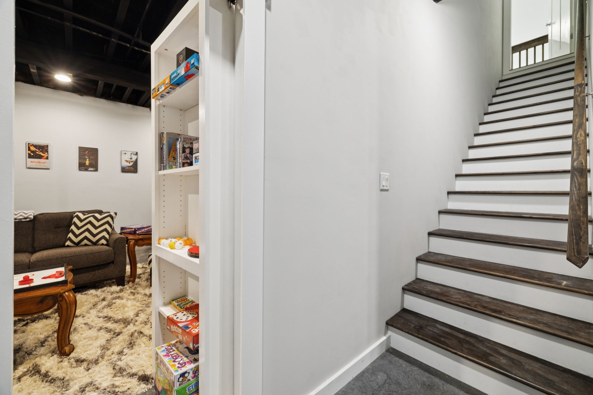 121 Regency Ln