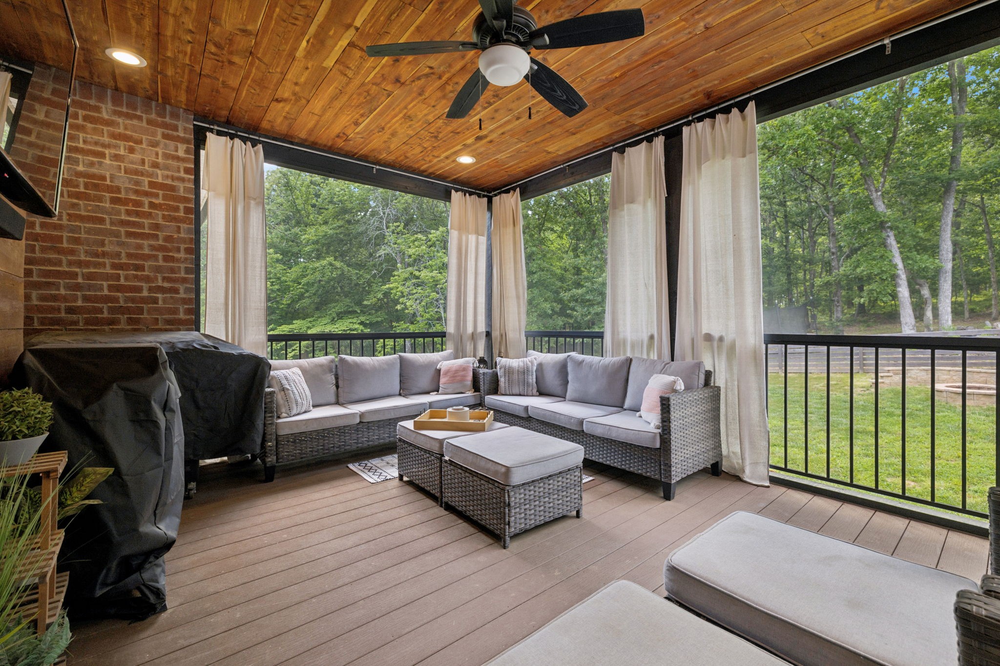 121 Regency Ln