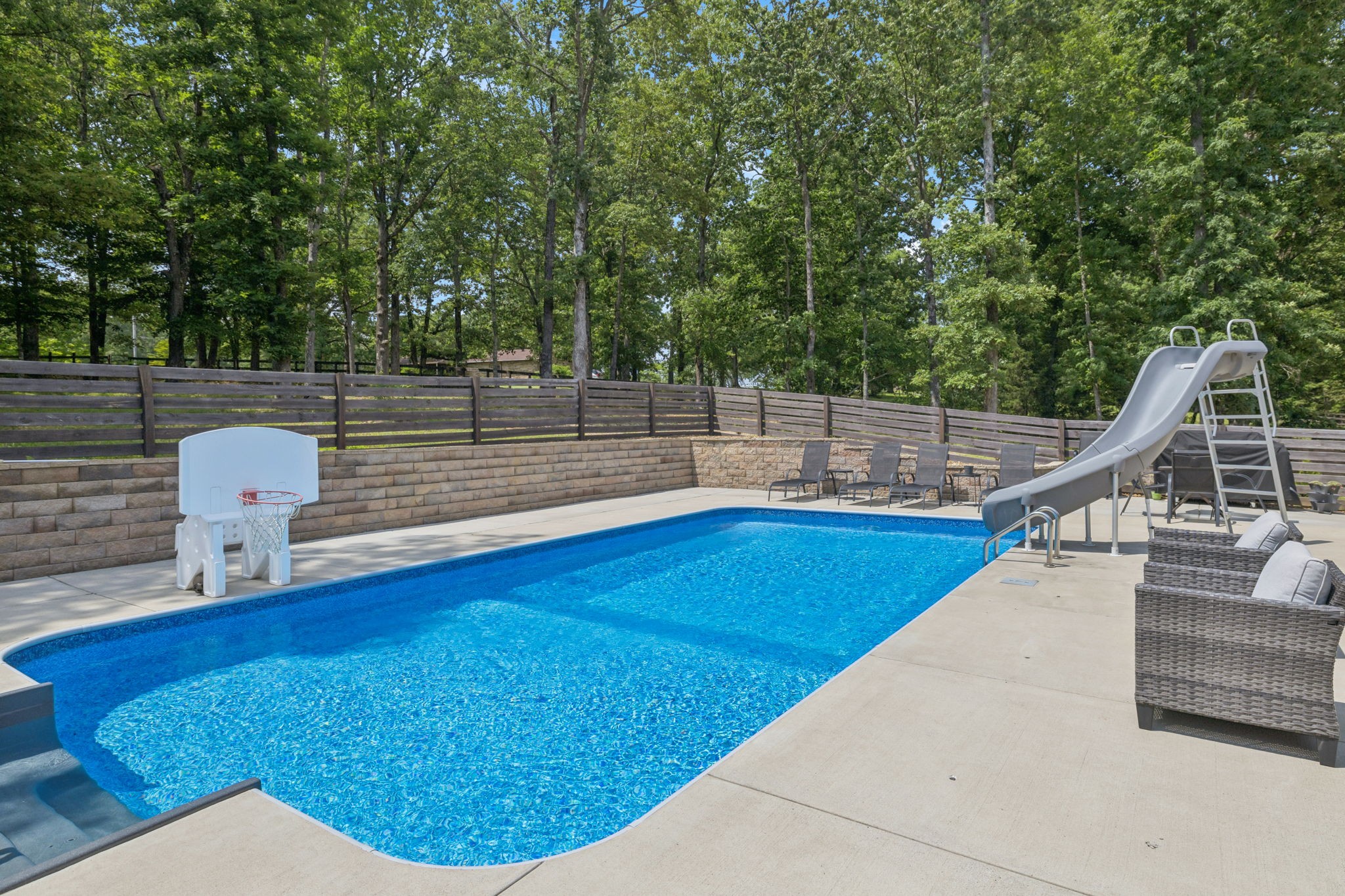121 Regency Ln