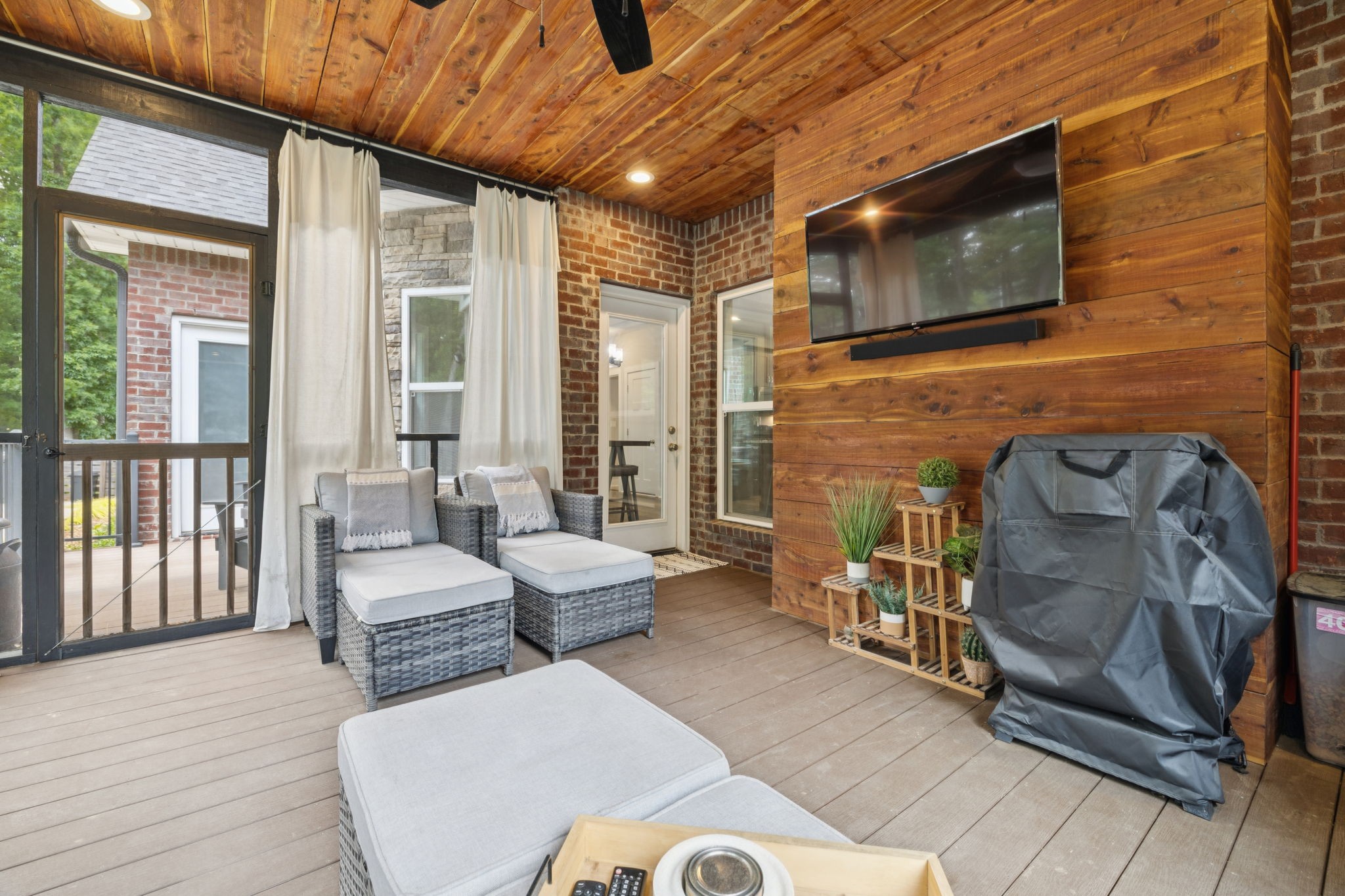 121 Regency Ln