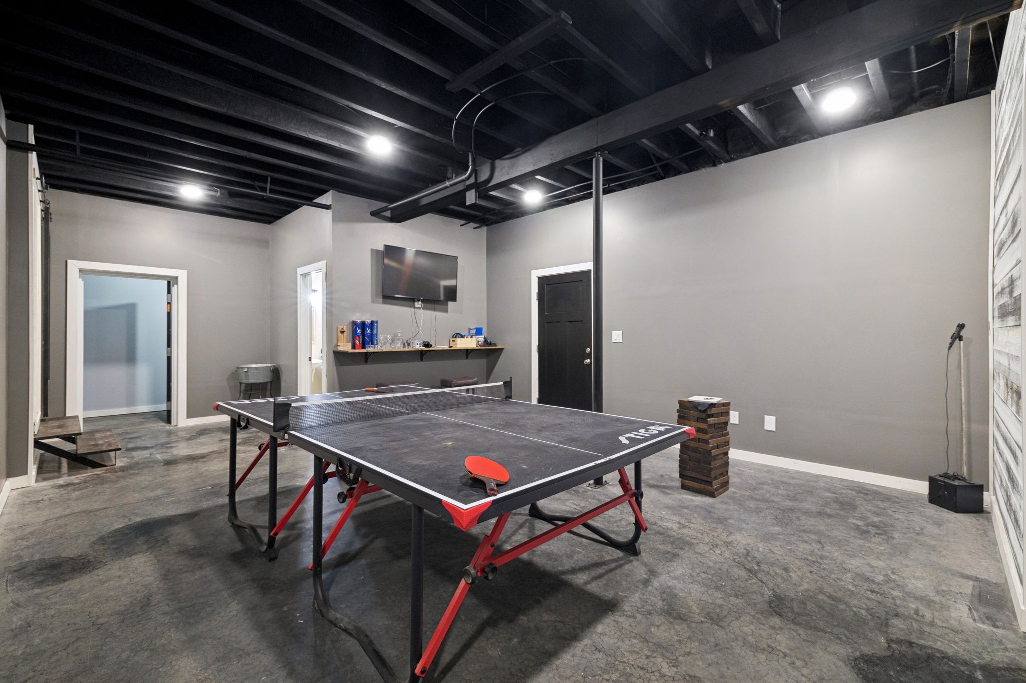 121 Regency Ln