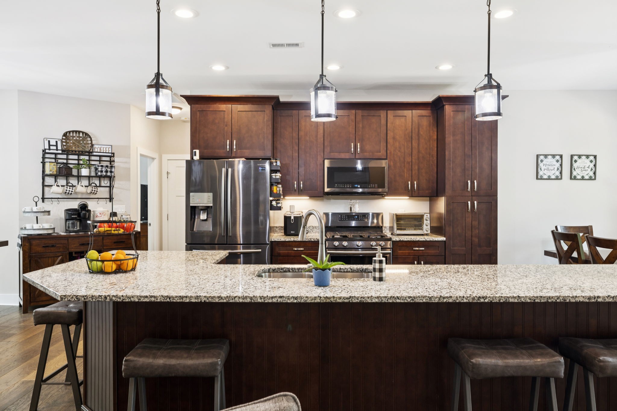 121 Regency Ln