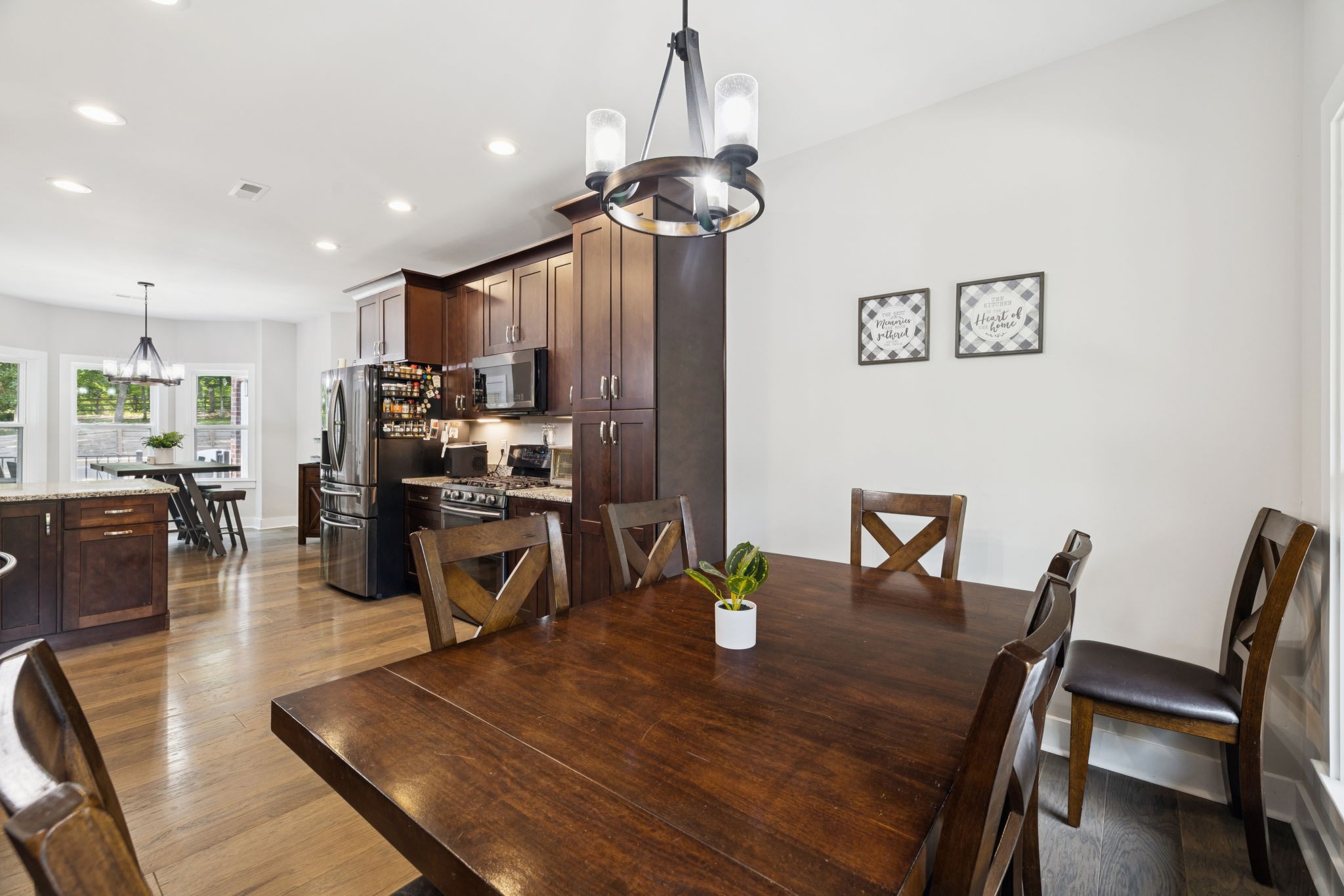 121 Regency Ln