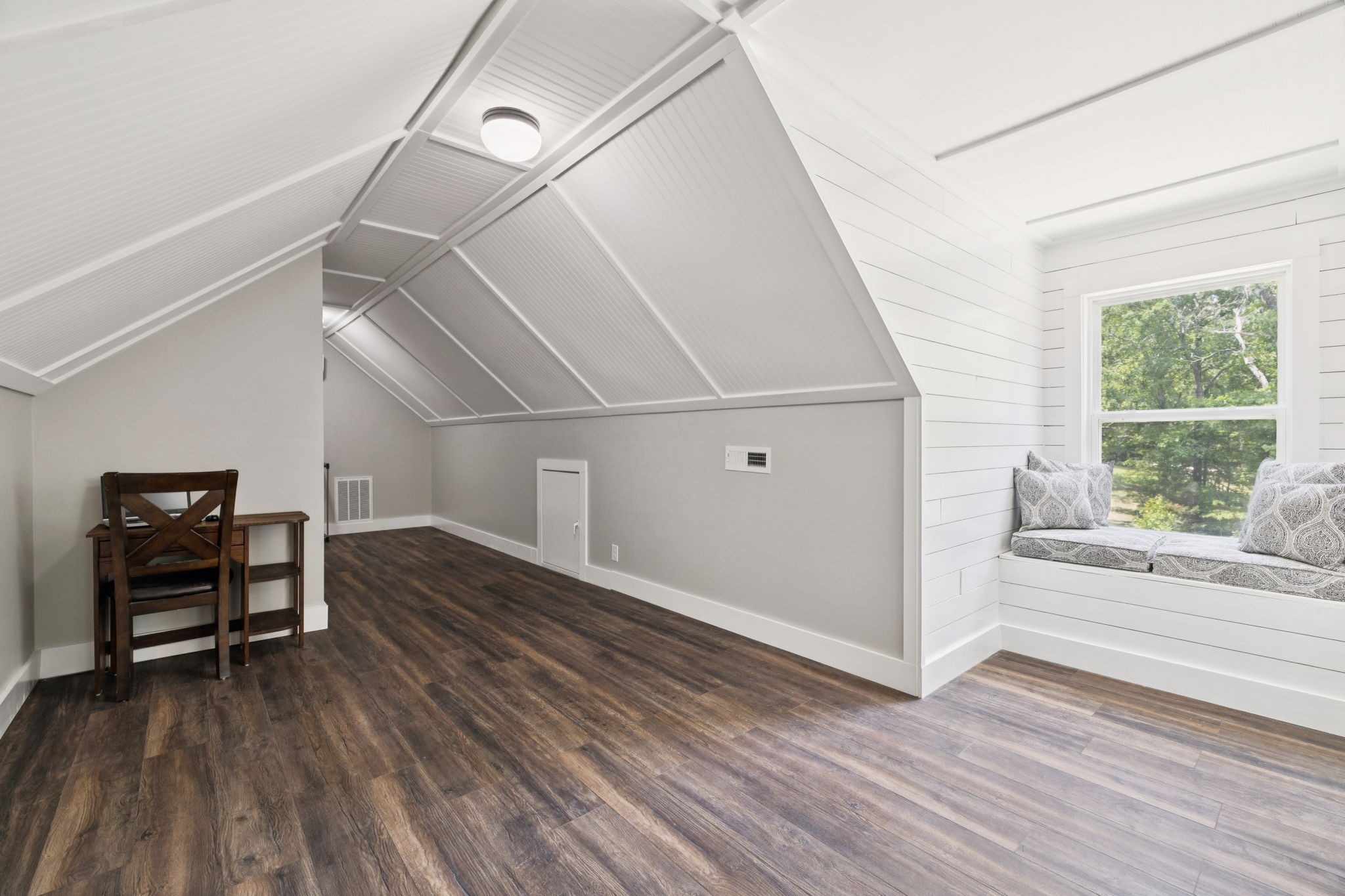121 Regency Ln