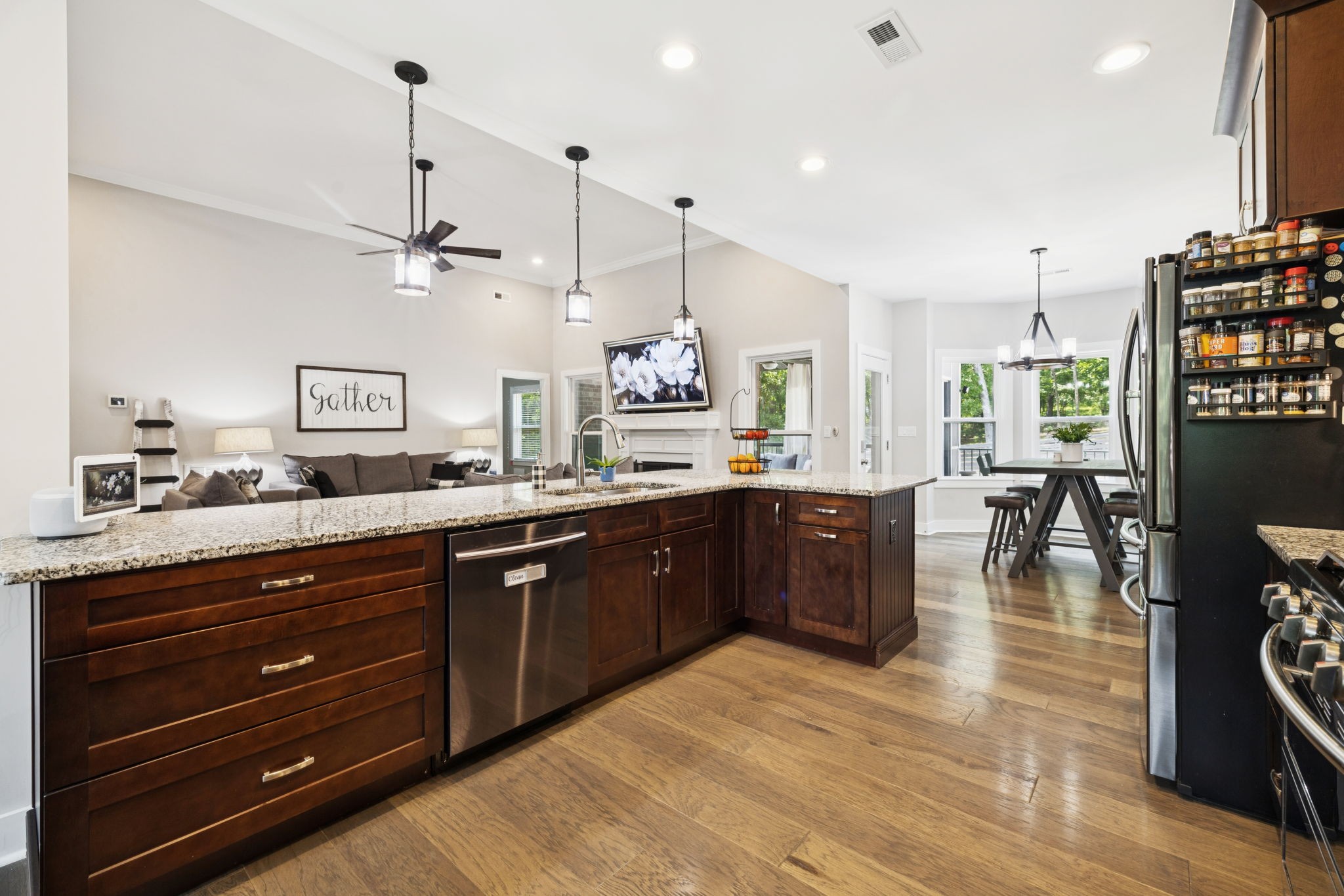 121 Regency Ln