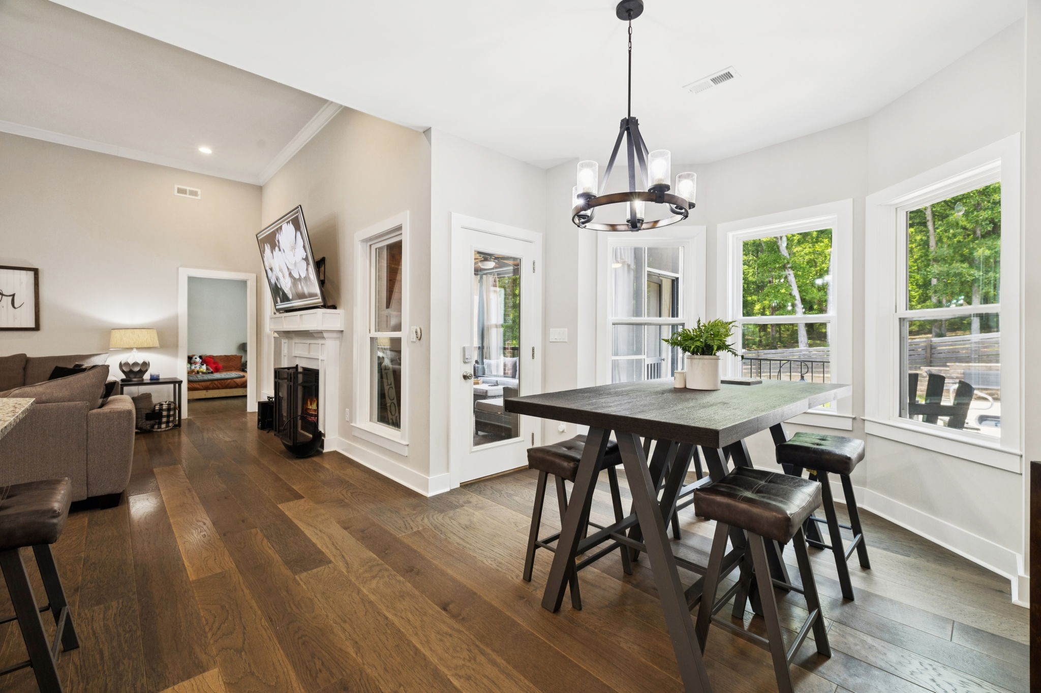 121 Regency Ln