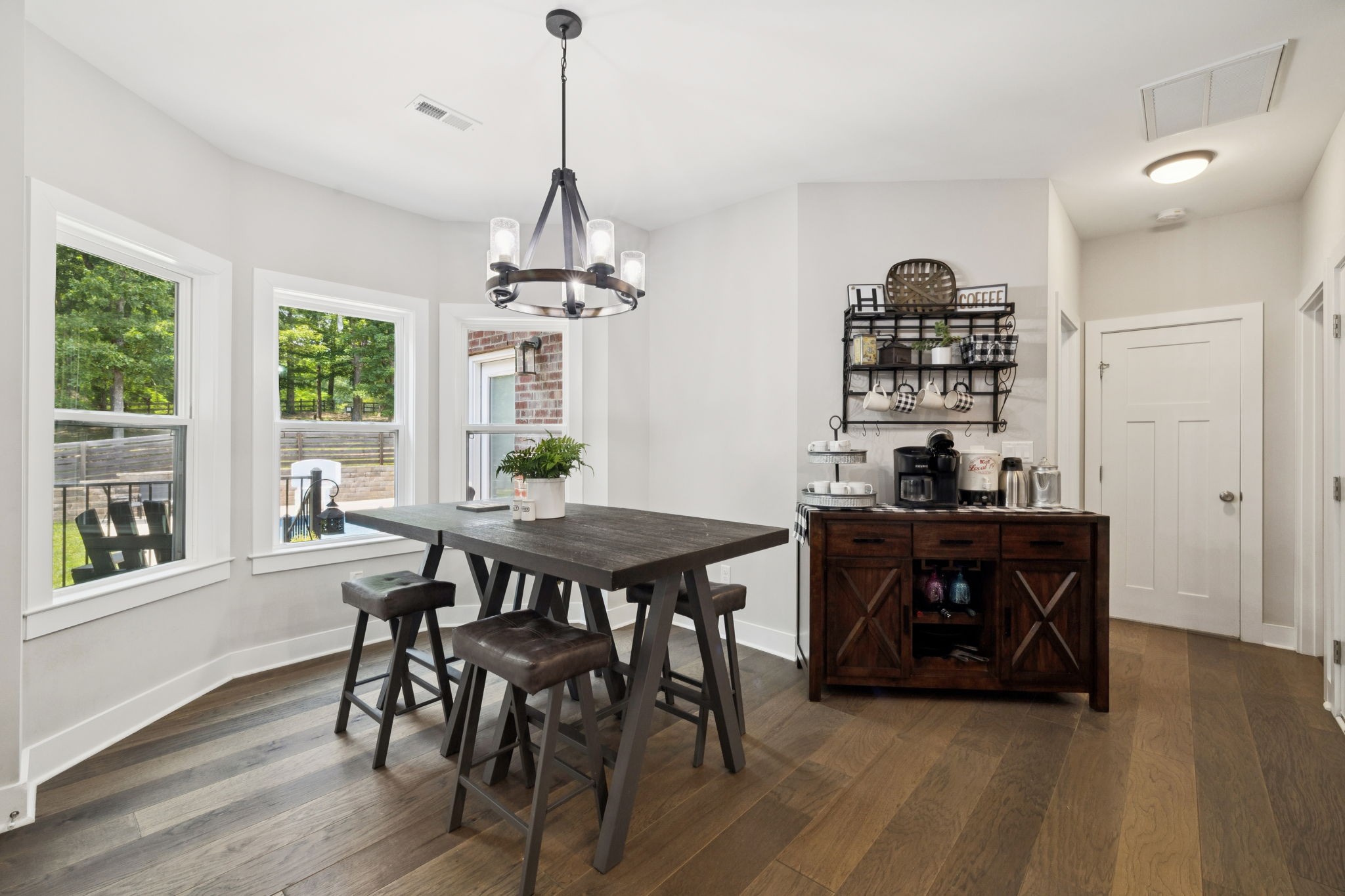 121 Regency Ln