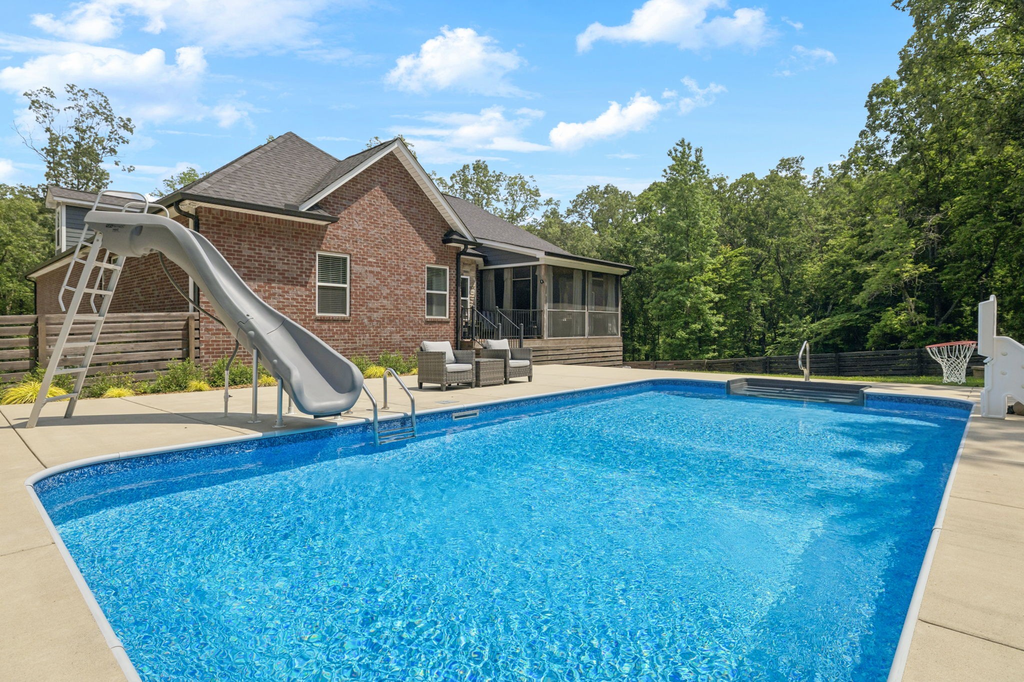 121 Regency Ln